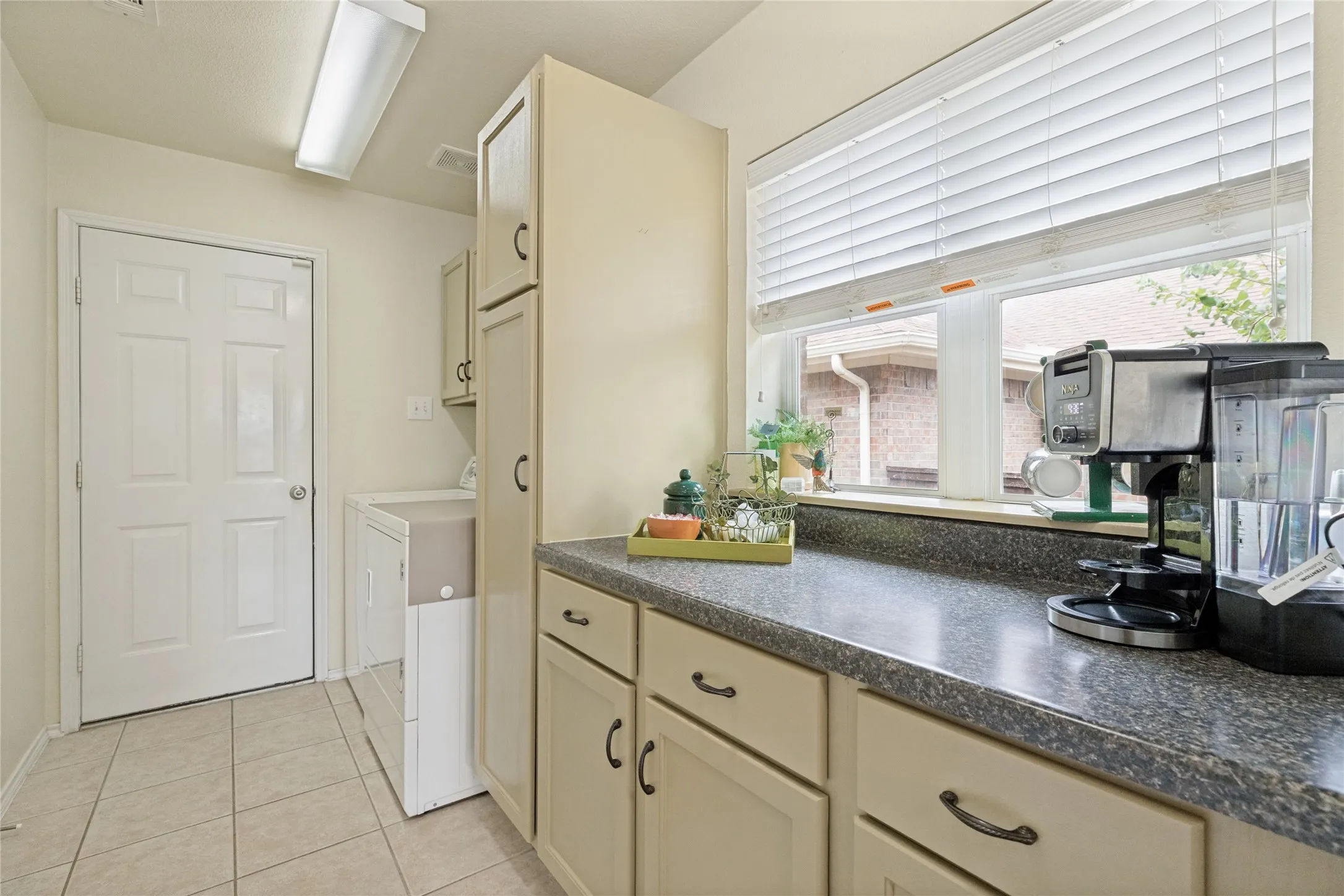 Single Family Residence For Sale in Collin County , 1233 Miller Lane, Celina, Texas 75009, 4 Bedroom, 2 Bathroom, 2 Garage spaces, 2,053 Sqft, built in 2004, mls#21383891, Real Estate Agent in Celina, Homes For Sale in Collin county, Homes For Sale in Celina, Realtor in Celina Texas, Real Estate Brokerage Independent Realty Texas, Luminita Cordes Realtor