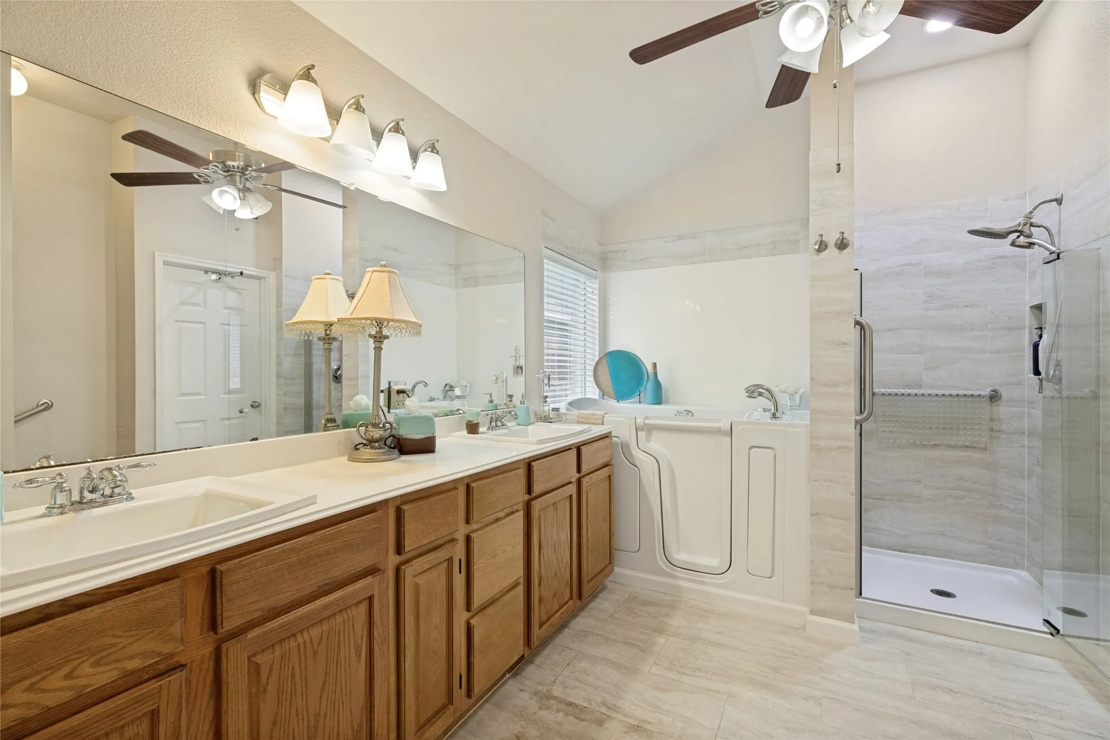 Single Family Residence For Sale in Collin County , 1233 Miller Lane, Celina, Texas 75009, 4 Bedroom, 2 Bathroom, 2 Garage spaces, 2,053 Sqft, built in 2004, mls#21383891, Real Estate Agent in Celina, Homes For Sale in Collin county, Homes For Sale in Celina, Realtor in Celina Texas, Real Estate Brokerage Independent Realty Texas, Luminita Cordes Realtor