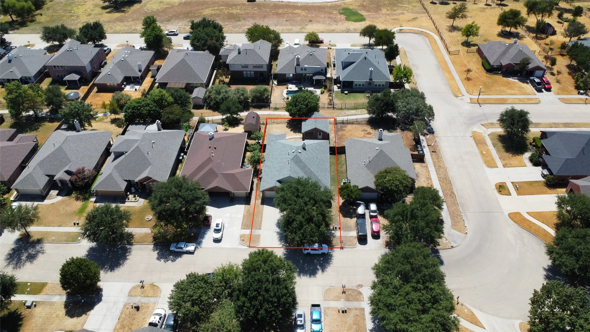 Single Family Residence For Sale in Collin County , 1233 Miller Lane, Celina, Texas 75009, 4 Bedroom, 2 Bathroom, 2 Garage spaces, 2,053 Sqft, built in 2004, mls#21383891, Real Estate Agent in Celina, Homes For Sale in Collin county, Homes For Sale in Celina, Realtor in Celina Texas, Real Estate Brokerage Independent Realty Texas, Luminita Cordes Realtor