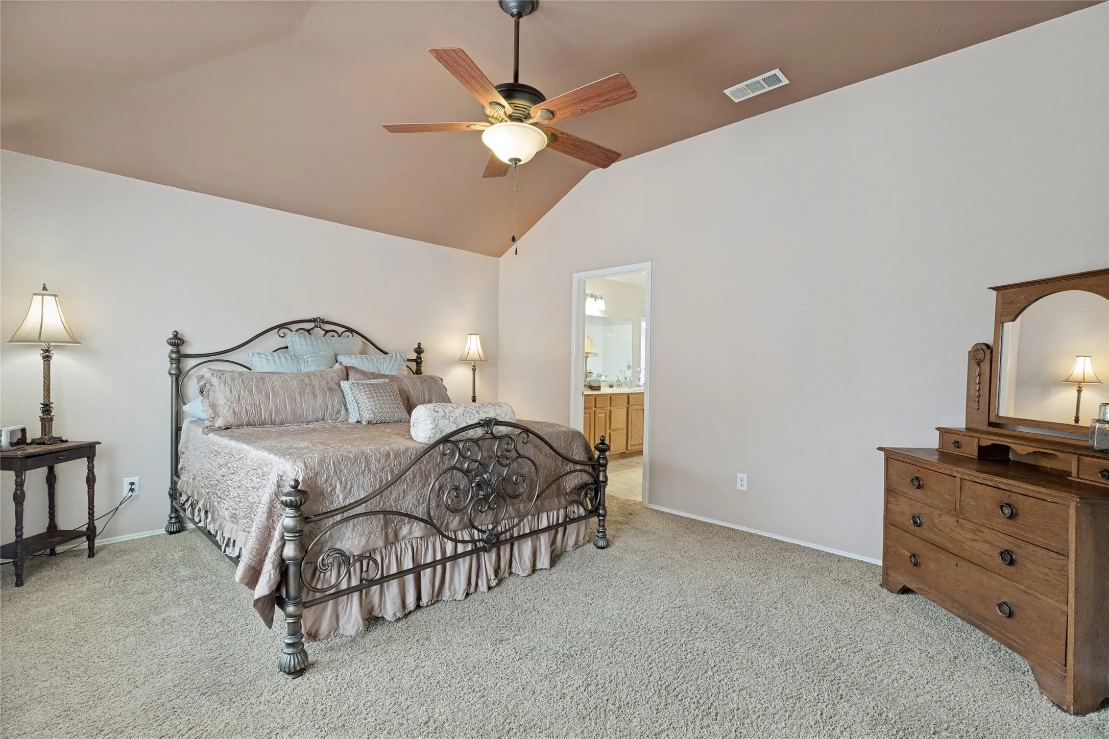 Single Family Residence For Sale in Collin County , 1233 Miller Lane, Celina, Texas 75009, 4 Bedroom, 2 Bathroom, 2 Garage spaces, 2,053 Sqft, built in 2004, mls#21383891, Real Estate Agent in Celina, Homes For Sale in Collin county, Homes For Sale in Celina, Realtor in Celina Texas, Real Estate Brokerage Independent Realty Texas, Luminita Cordes Realtor