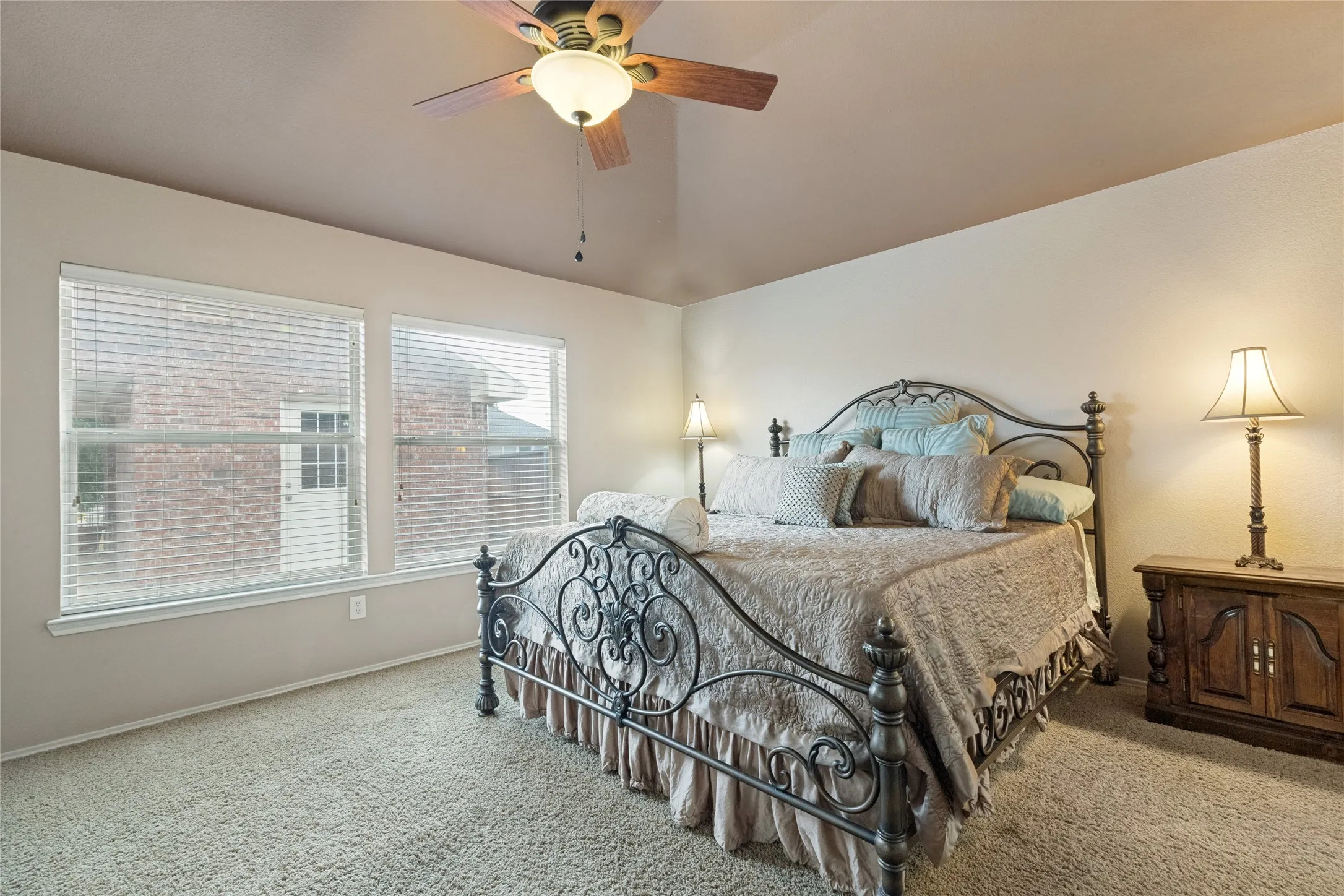 Single Family Residence For Sale in Collin County , 1233 Miller Lane, Celina, Texas 75009, 4 Bedroom, 2 Bathroom, 2 Garage spaces, 2,053 Sqft, built in 2004, mls#21383891, Real Estate Agent in Celina, Homes For Sale in Collin county, Homes For Sale in Celina, Realtor in Celina Texas, Real Estate Brokerage Independent Realty Texas, Luminita Cordes Realtor