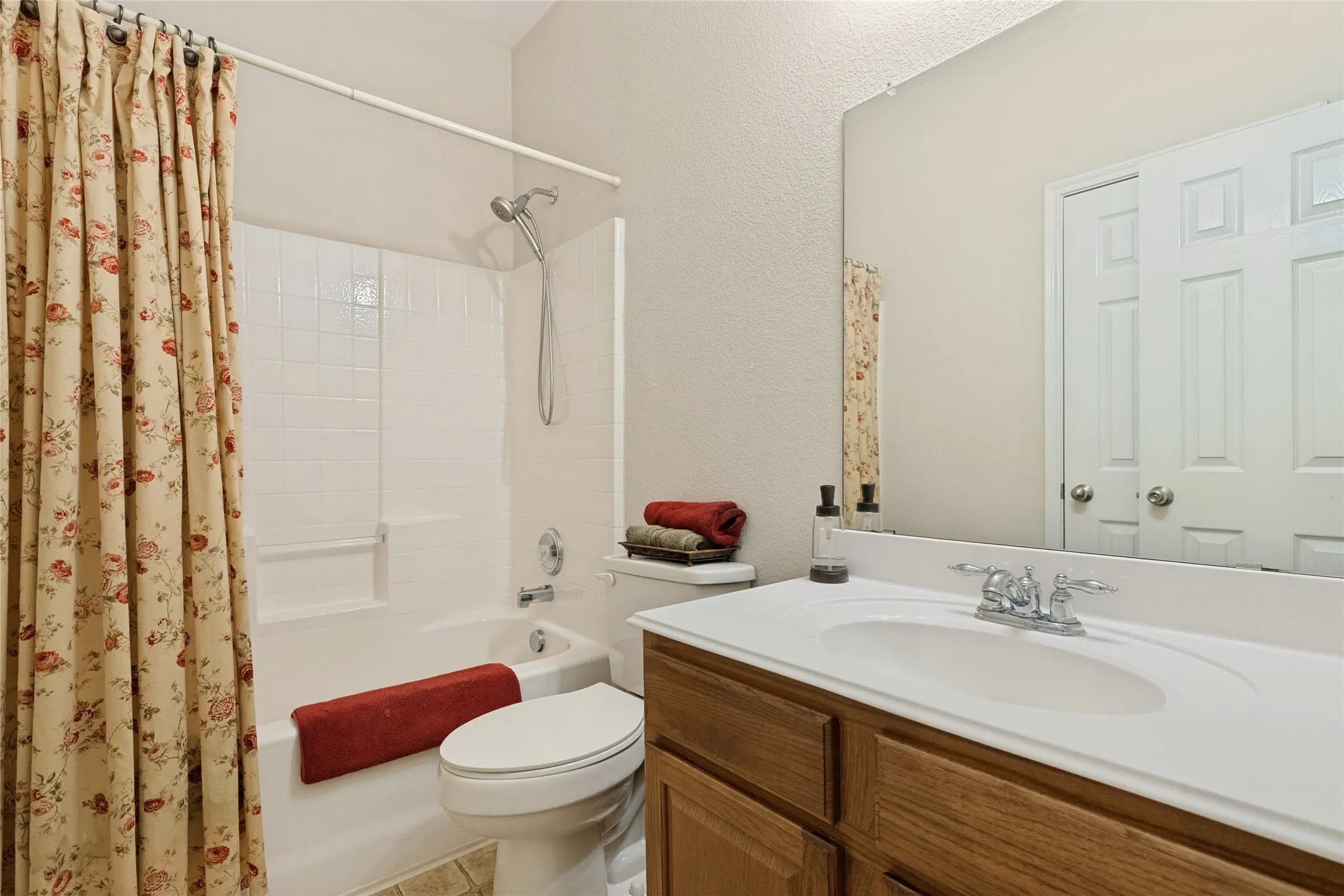 Single Family Residence For Sale in Collin County , 1233 Miller Lane, Celina, Texas 75009, 4 Bedroom, 2 Bathroom, 2 Garage spaces, 2,053 Sqft, built in 2004, mls#21383891, Real Estate Agent in Celina, Homes For Sale in Collin county, Homes For Sale in Celina, Realtor in Celina Texas, Real Estate Brokerage Independent Realty Texas, Luminita Cordes Realtor