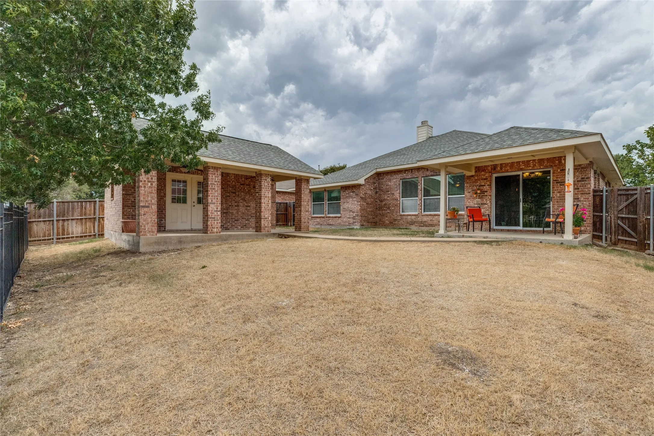 Single Family Residence For Sale in Collin County , 1233 Miller Lane, Celina, Texas 75009, 4 Bedroom, 2 Bathroom, 2 Garage spaces, 2,053 Sqft, built in 2004, mls#21383891, Real Estate Agent in Celina, Homes For Sale in Collin county, Homes For Sale in Celina, Realtor in Celina Texas, Real Estate Brokerage Independent Realty Texas, Luminita Cordes Realtor