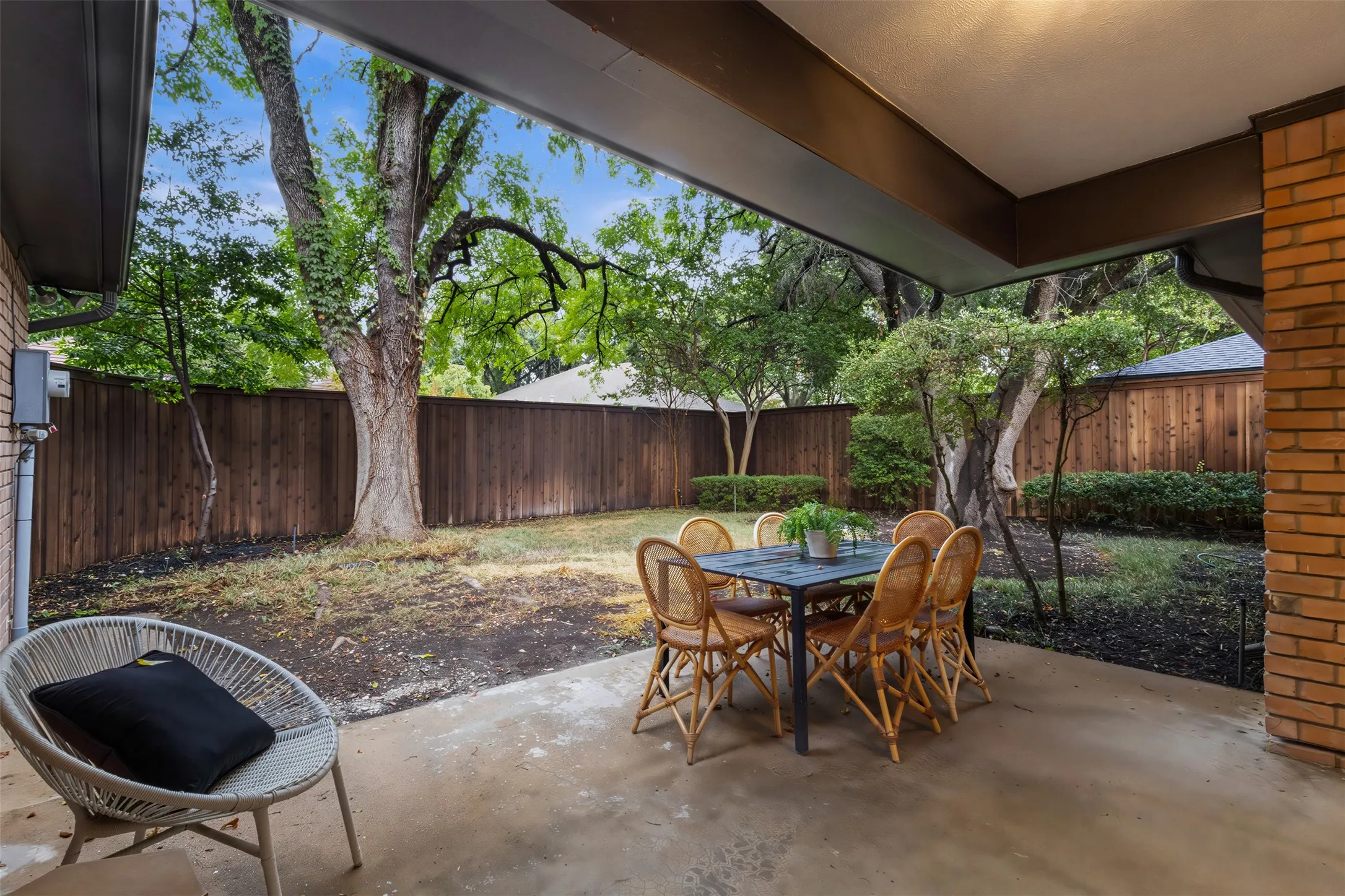Single Family Residence For Sale in Dallas County , 9401 Shady Valley Drive, Dallas, Texas 75238, 4 Bedroom, 3 Bathroom, 3 Garage spaces, 3,581 Sqft, built in 1976, mls#21382593, Real Estate Agent in Dallas, Homes For Sale in Dallas county, Homes For Sale in Dallas, Realtor in Dallas Texas, Real Estate Brokerage Independent Realty Texas, Luminita Cordes Realtor