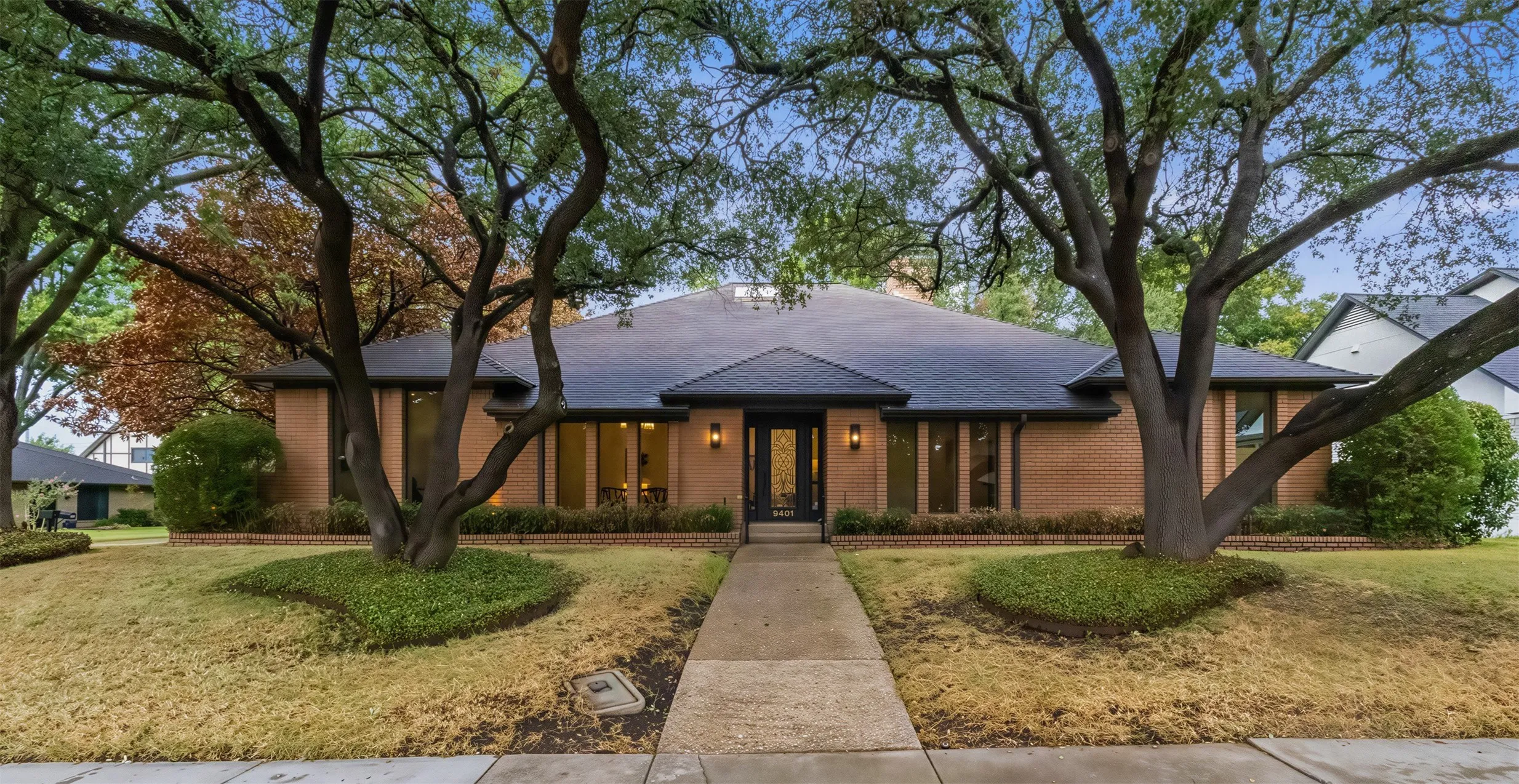Single Family Residence For Sale in Dallas County , 9401 Shady Valley Drive, Dallas, Texas 75238, 4 Bedroom, 3 Bathroom, 3 Garage spaces, 3,581 Sqft, built in 1976, mls#21382593, Real Estate Agent in Dallas, Homes For Sale in Dallas county, Homes For Sale in Dallas, Realtor in Dallas Texas, Real Estate Brokerage Independent Realty Texas, Luminita Cordes Realtor