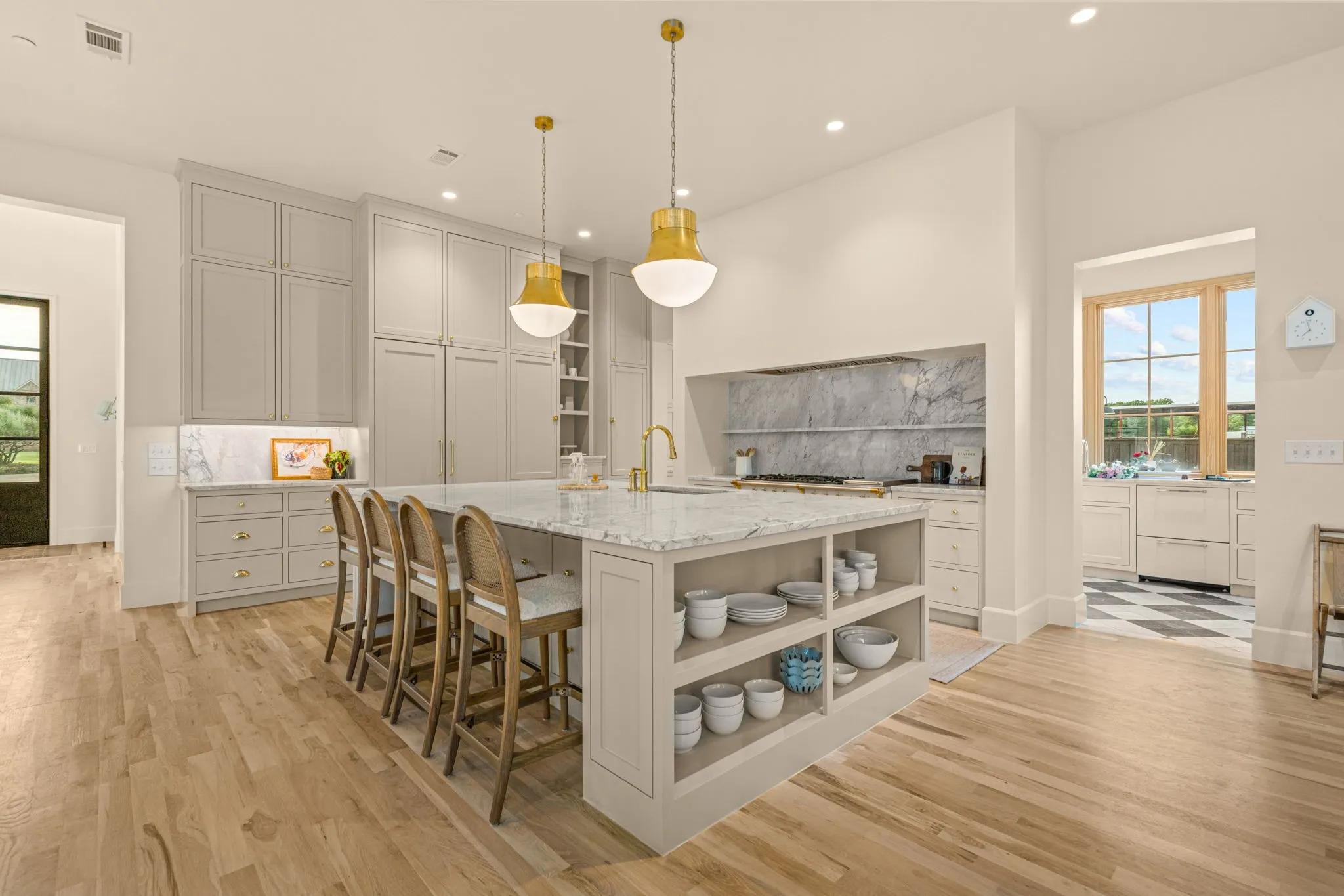 Single Family Residence For Sale in Denton County , 4413 Saddleback Lane, Southlake, Texas 76092, 5 Bedroom, 6 Bathroom, 4 Garage spaces, 5,715 Sqft, built in 2023, mls#21384297, Real Estate Agent in Southlake, Homes For Sale in Denton county, Homes For Sale in Southlake, Realtor in Southlake Texas, Real Estate Brokerage Independent Realty Texas, Luminita Cordes Realtor