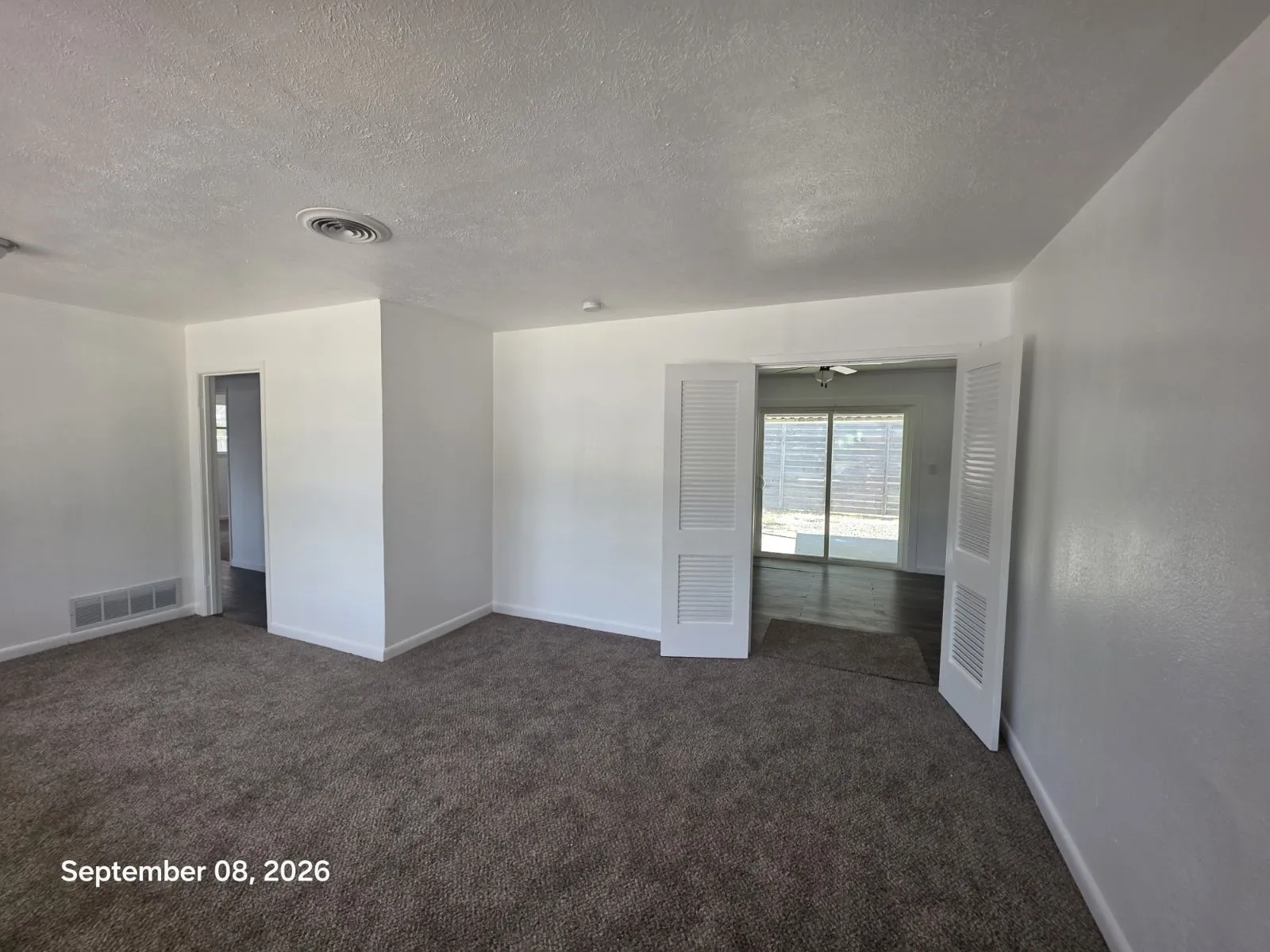 Single Family Residence For Sale in Hunt County , 2001 Washington Street, Commerce, Texas 75428, 3 Bedroom, 2 Bathroom, Garage spaces, 1,480 Sqft, built in 1964, mls#21384770, Real Estate Agent in Commerce, Homes For Sale in Hunt county, Homes For Sale in Commerce, Realtor in Commerce Texas, Real Estate Brokerage Independent Realty Texas, Luminita Cordes Realtor