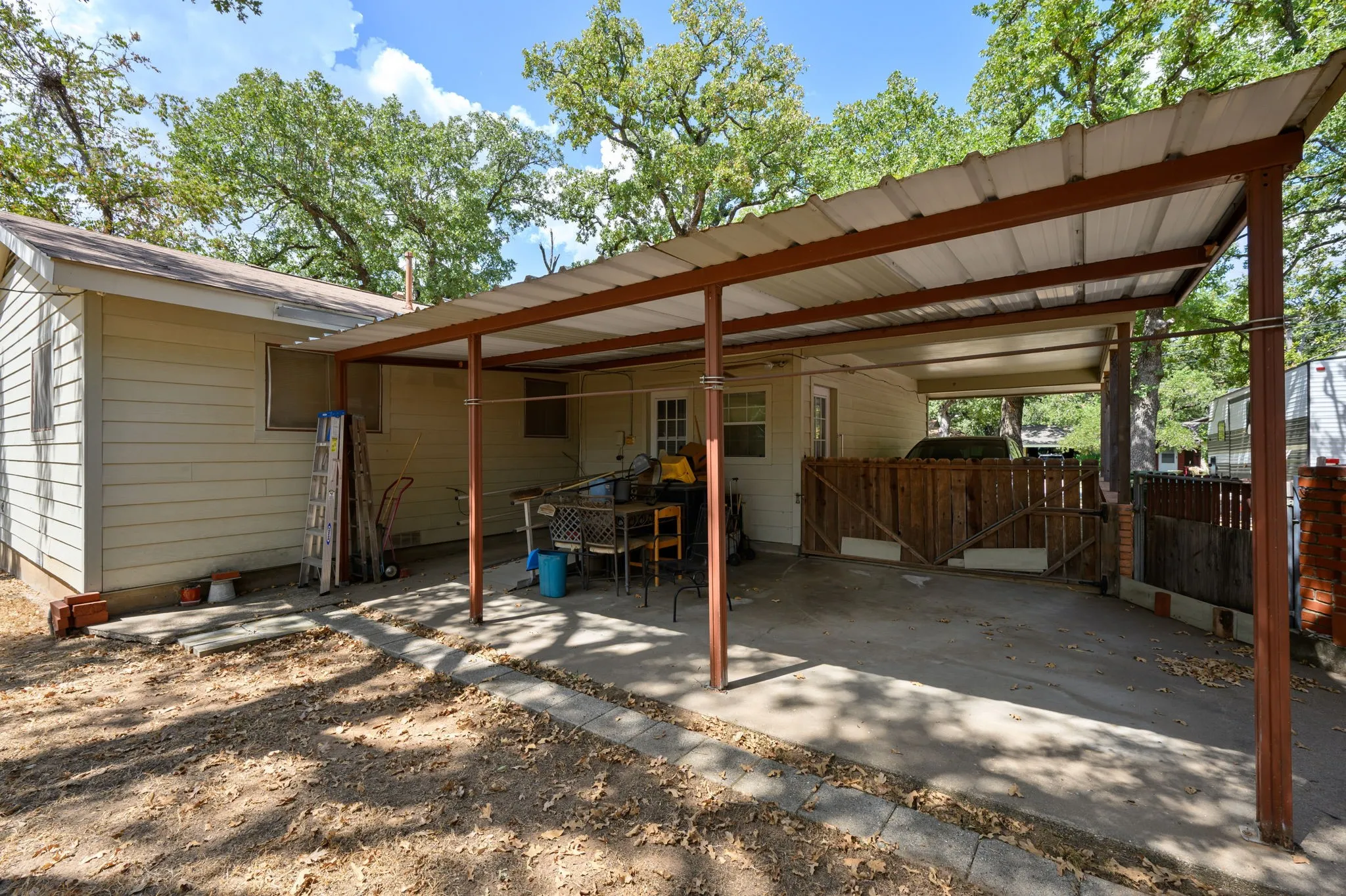 Single Family Residence For Sale in Palo Pinto County , 402 SE 20th Street, Mineral Wells, Texas 76067, 2 Bedroom, 1 Bathroom, Garage spaces, 1,233 Sqft, built in 1959, mls#21383716, Real Estate Agent in Mineral Wells, Homes For Sale in Palo Pinto county, Homes For Sale in Mineral Wells, Realtor in Mineral Wells Texas, Real Estate Brokerage Independent Realty Texas, Luminita Cordes Realtor