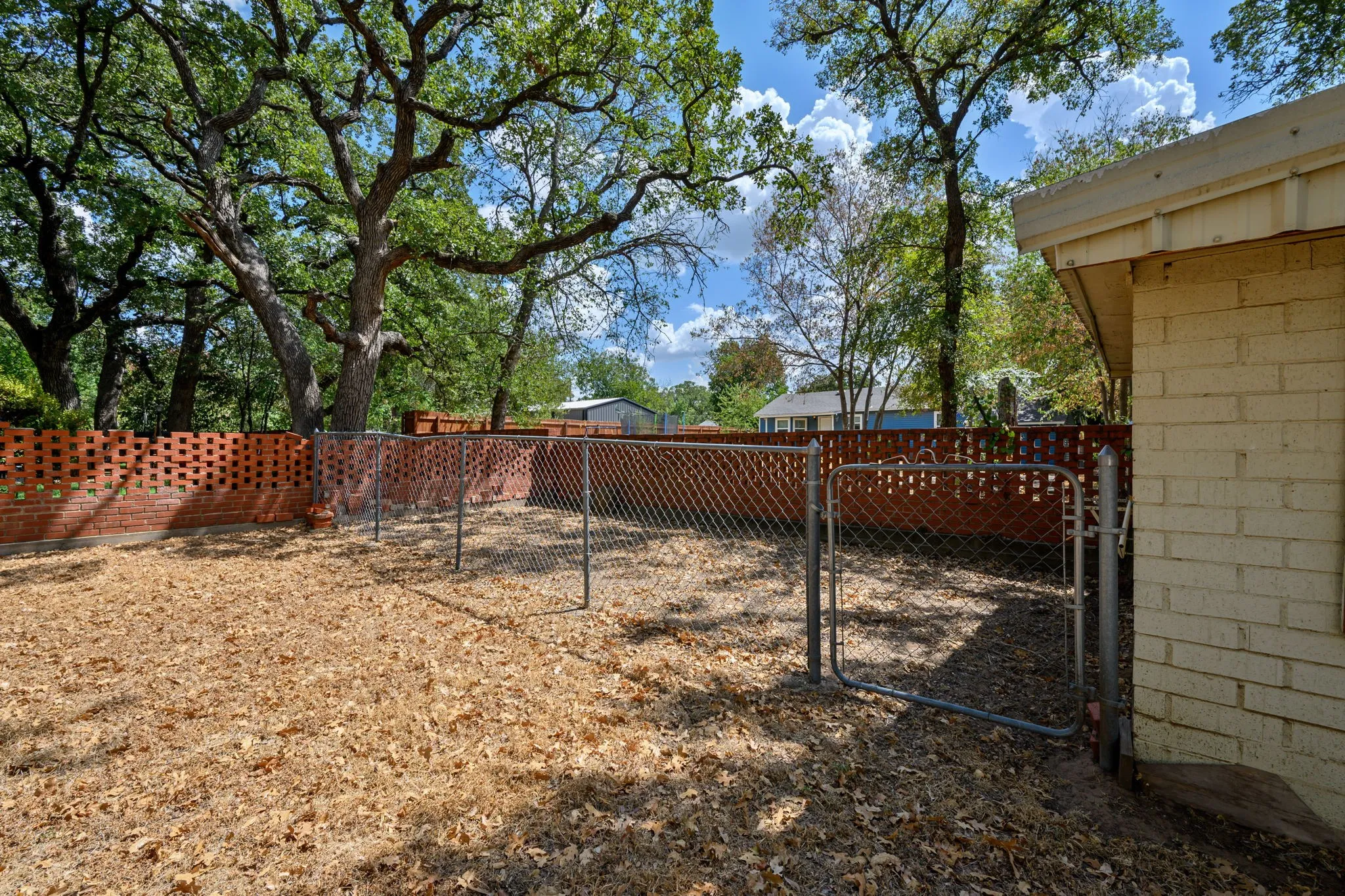 Single Family Residence For Sale in Palo Pinto County , 402 SE 20th Street, Mineral Wells, Texas 76067, 2 Bedroom, 1 Bathroom, Garage spaces, 1,233 Sqft, built in 1959, mls#21383716, Real Estate Agent in Mineral Wells, Homes For Sale in Palo Pinto county, Homes For Sale in Mineral Wells, Realtor in Mineral Wells Texas, Real Estate Brokerage Independent Realty Texas, Luminita Cordes Realtor