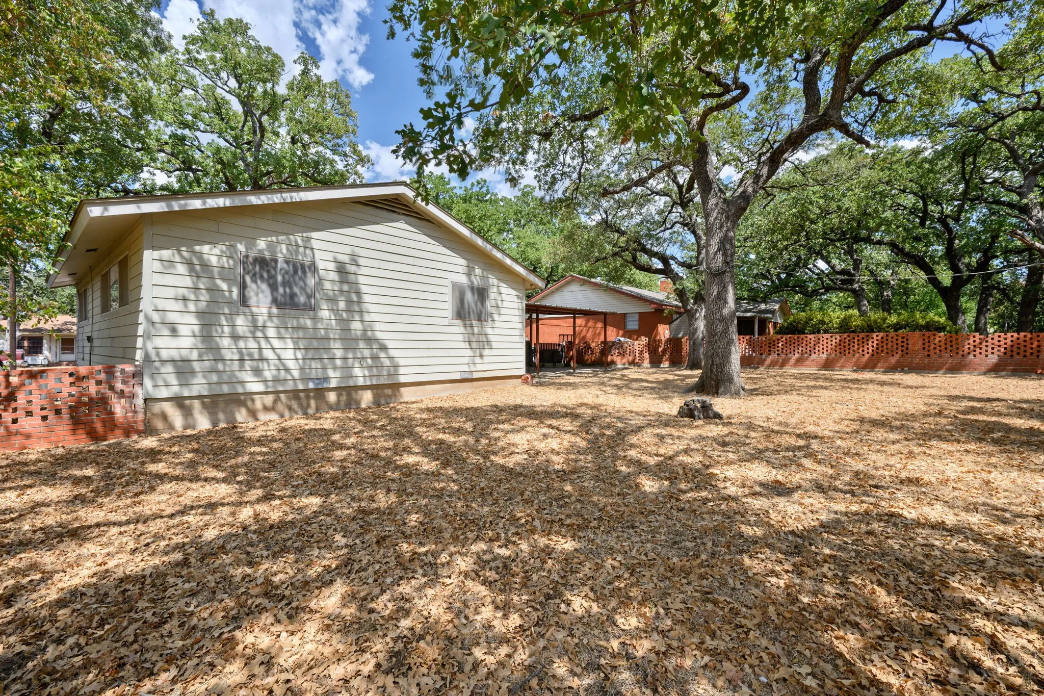 Single Family Residence For Sale in Palo Pinto County , 402 SE 20th Street, Mineral Wells, Texas 76067, 2 Bedroom, 1 Bathroom, Garage spaces, 1,233 Sqft, built in 1959, mls#21383716, Real Estate Agent in Mineral Wells, Homes For Sale in Palo Pinto county, Homes For Sale in Mineral Wells, Realtor in Mineral Wells Texas, Real Estate Brokerage Independent Realty Texas, Luminita Cordes Realtor