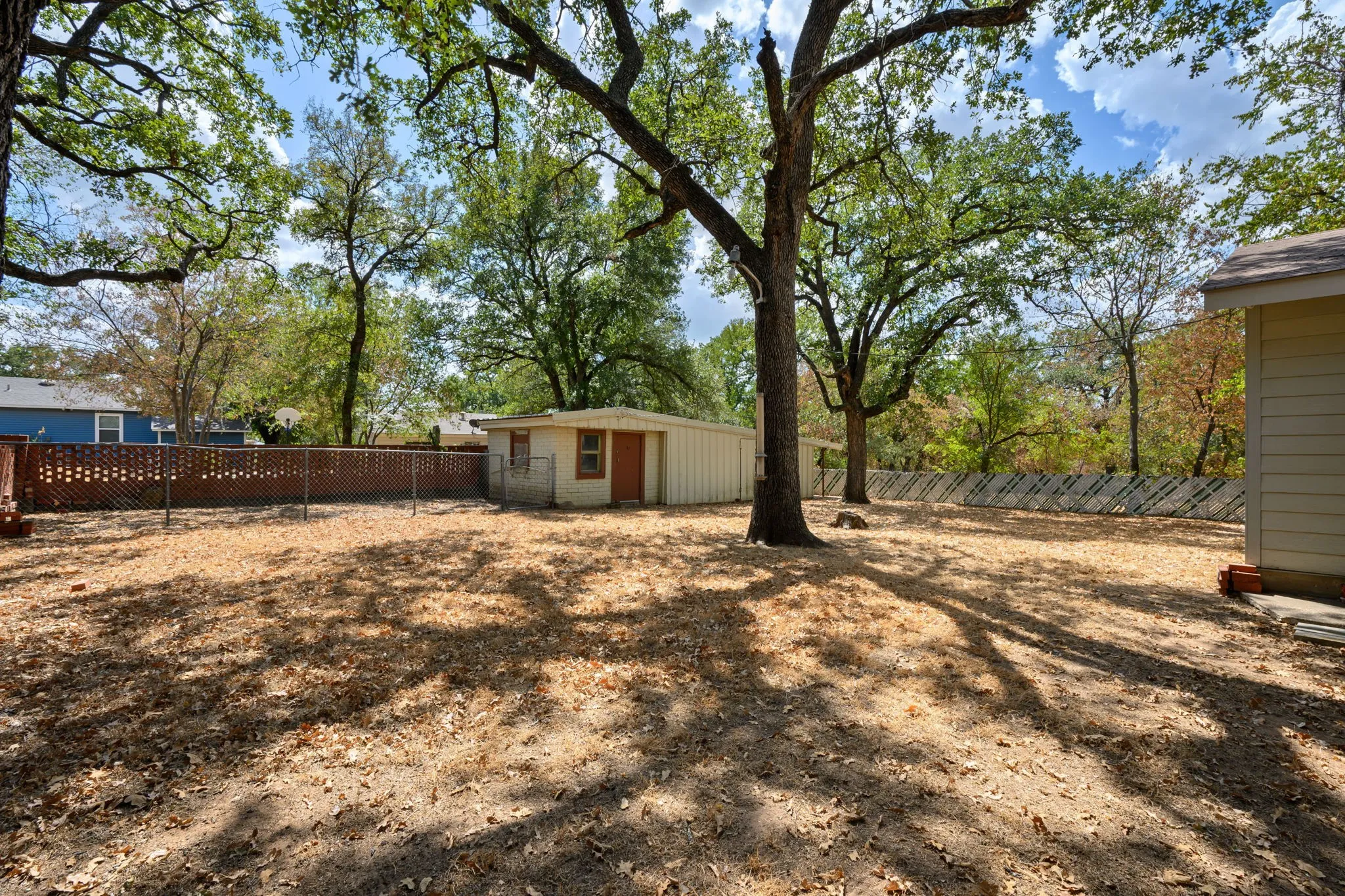 Single Family Residence For Sale in Palo Pinto County , 402 SE 20th Street, Mineral Wells, Texas 76067, 2 Bedroom, 1 Bathroom, Garage spaces, 1,233 Sqft, built in 1959, mls#21383716, Real Estate Agent in Mineral Wells, Homes For Sale in Palo Pinto county, Homes For Sale in Mineral Wells, Realtor in Mineral Wells Texas, Real Estate Brokerage Independent Realty Texas, Luminita Cordes Realtor