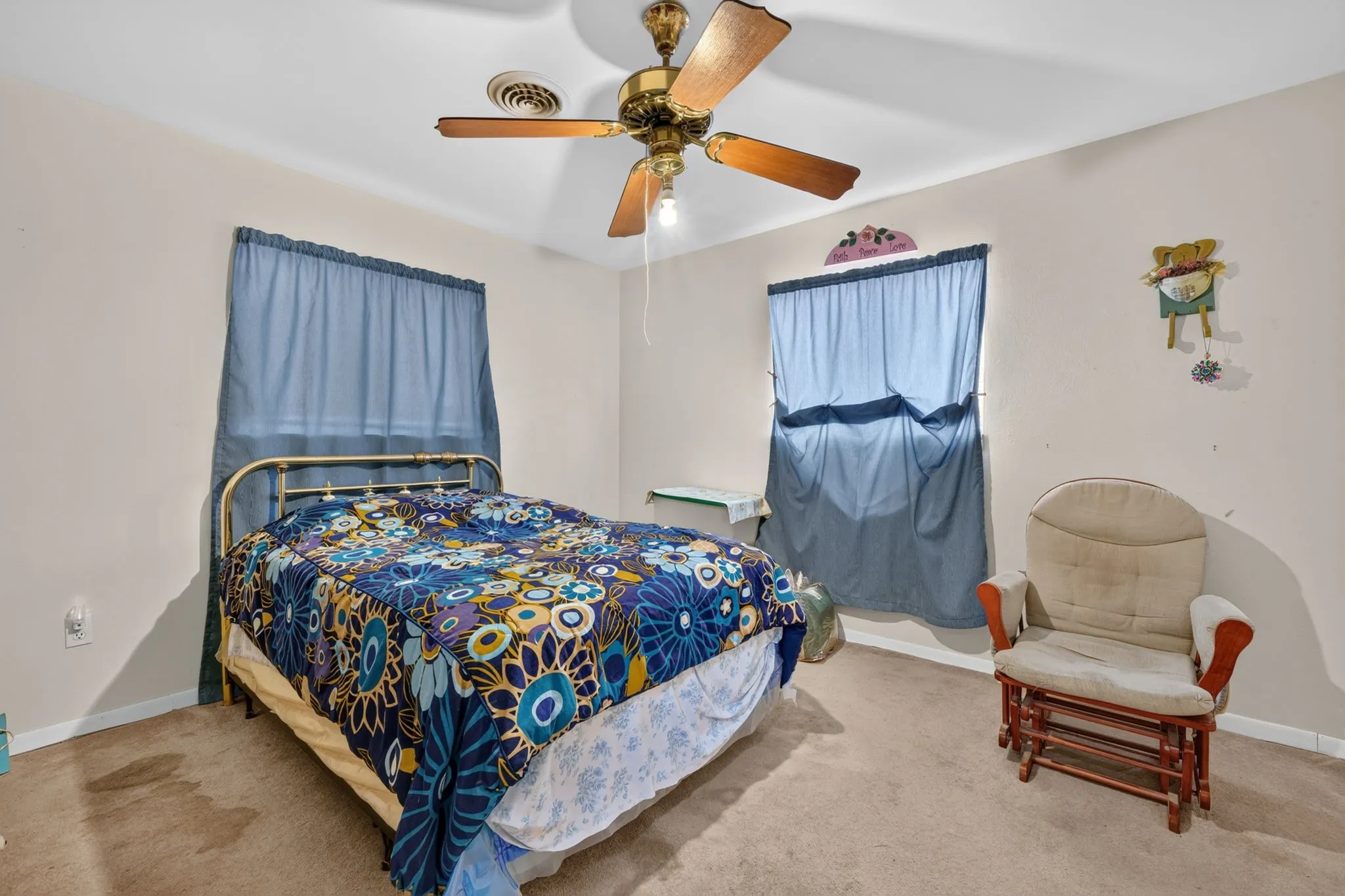 Single Family Residence For Sale in Palo Pinto County , 402 SE 20th Street, Mineral Wells, Texas 76067, 2 Bedroom, 1 Bathroom, Garage spaces, 1,233 Sqft, built in 1959, mls#21383716, Real Estate Agent in Mineral Wells, Homes For Sale in Palo Pinto county, Homes For Sale in Mineral Wells, Realtor in Mineral Wells Texas, Real Estate Brokerage Independent Realty Texas, Luminita Cordes Realtor