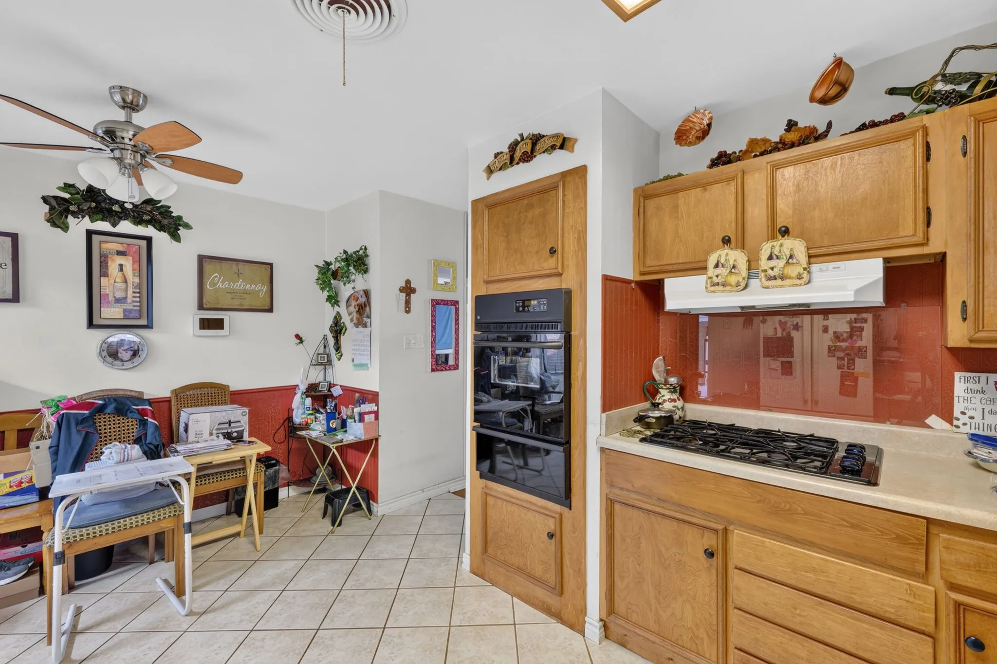 Single Family Residence For Sale in Palo Pinto County , 402 SE 20th Street, Mineral Wells, Texas 76067, 2 Bedroom, 1 Bathroom, Garage spaces, 1,233 Sqft, built in 1959, mls#21383716, Real Estate Agent in Mineral Wells, Homes For Sale in Palo Pinto county, Homes For Sale in Mineral Wells, Realtor in Mineral Wells Texas, Real Estate Brokerage Independent Realty Texas, Luminita Cordes Realtor
