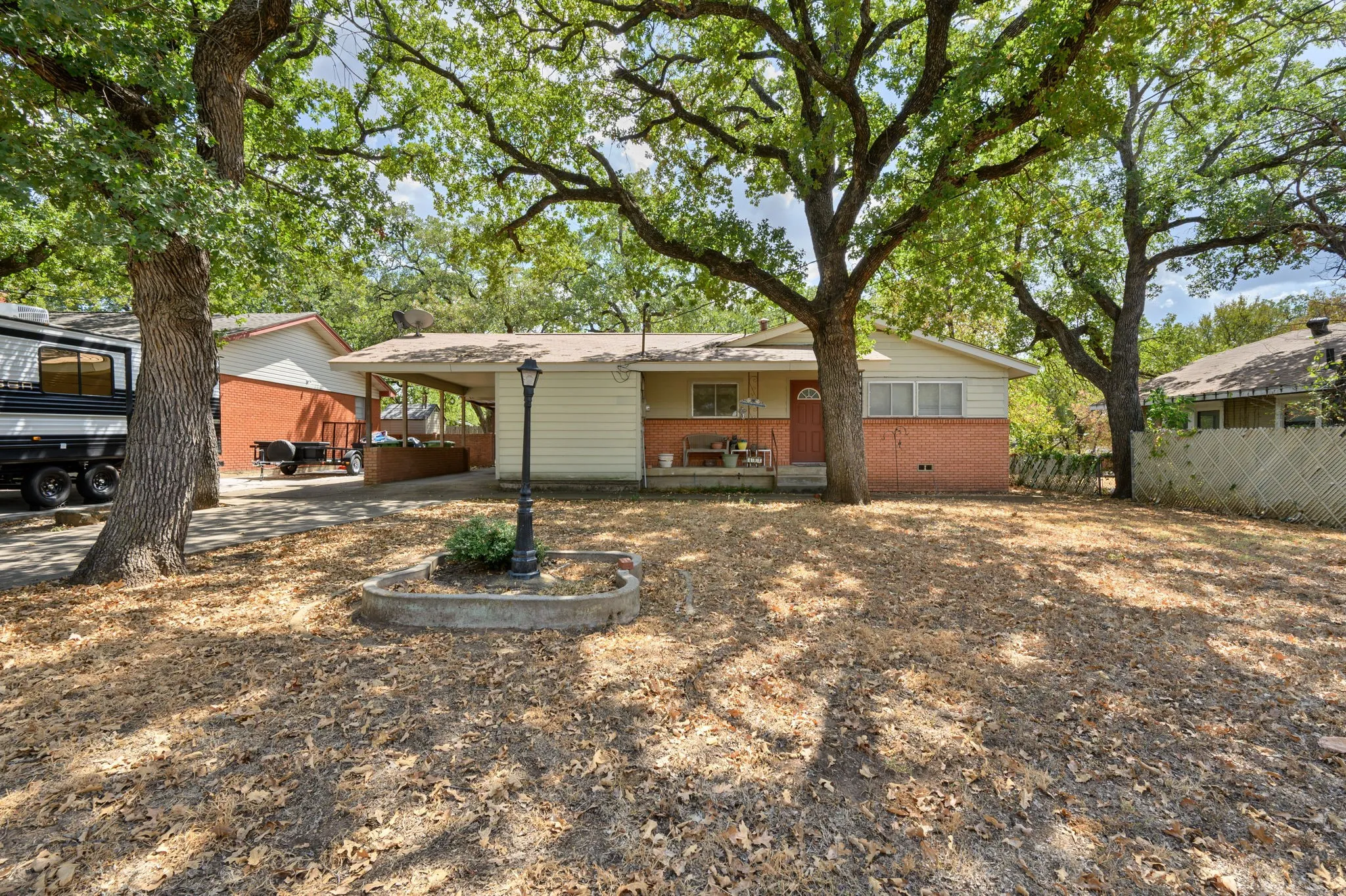 Single Family Residence For Sale in Palo Pinto County , 402 SE 20th Street, Mineral Wells, Texas 76067, 2 Bedroom, 1 Bathroom, Garage spaces, 1,233 Sqft, built in 1959, mls#21383716, Real Estate Agent in Mineral Wells, Homes For Sale in Palo Pinto county, Homes For Sale in Mineral Wells, Realtor in Mineral Wells Texas, Real Estate Brokerage Independent Realty Texas, Luminita Cordes Realtor