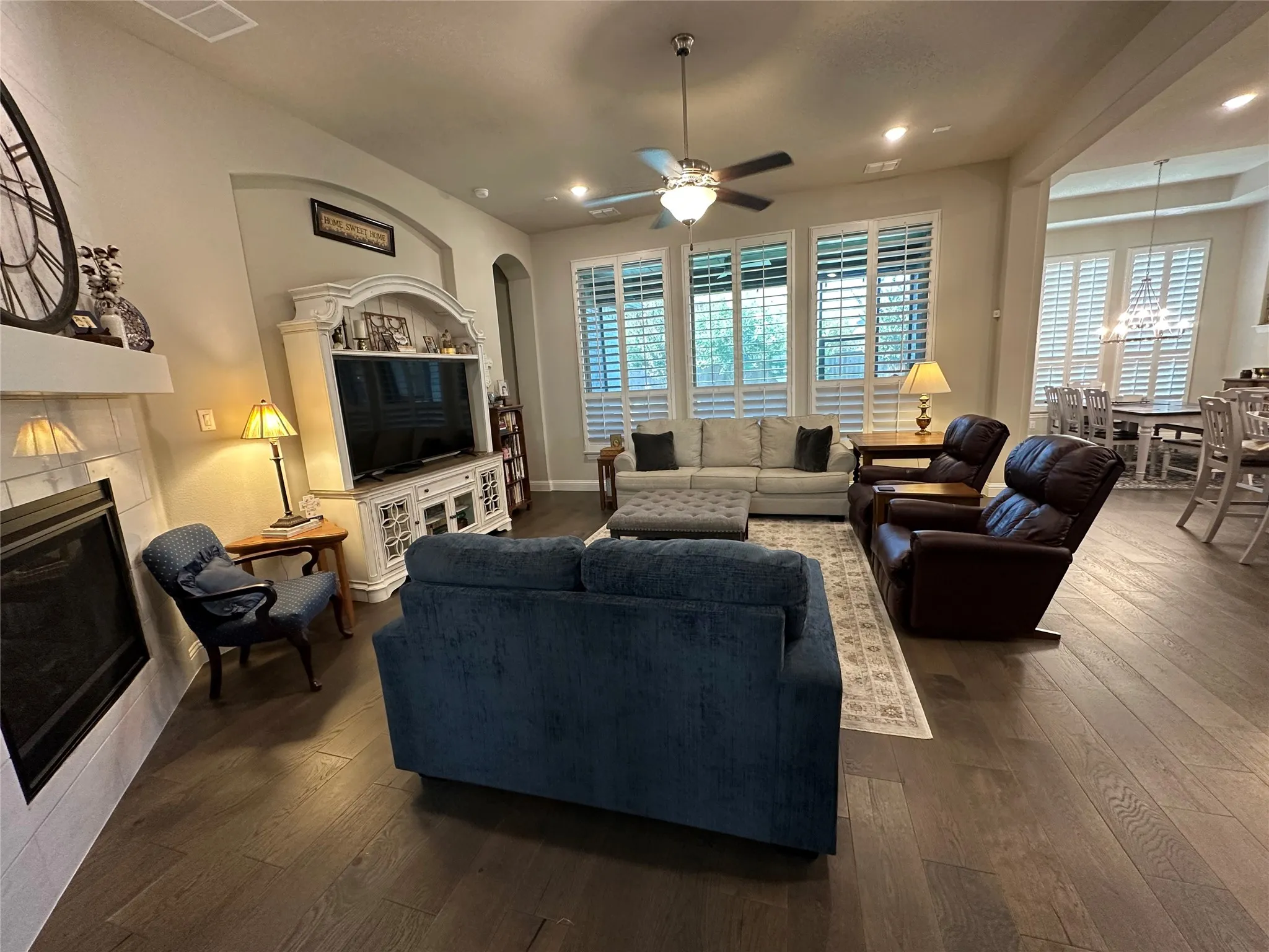 Single Family Residence For Sale in Collin County , 2805 Maverick Way, Celina, Texas 75009, 3 Bedroom, 4 Bathroom, 4 Garage spaces, 2,892 Sqft, built in 2019, mls#21384562, Real Estate Agent in Celina, Homes For Sale in Collin county, Homes For Sale in Celina, Realtor in Celina Texas, Real Estate Brokerage Independent Realty Texas, Luminita Cordes Realtor