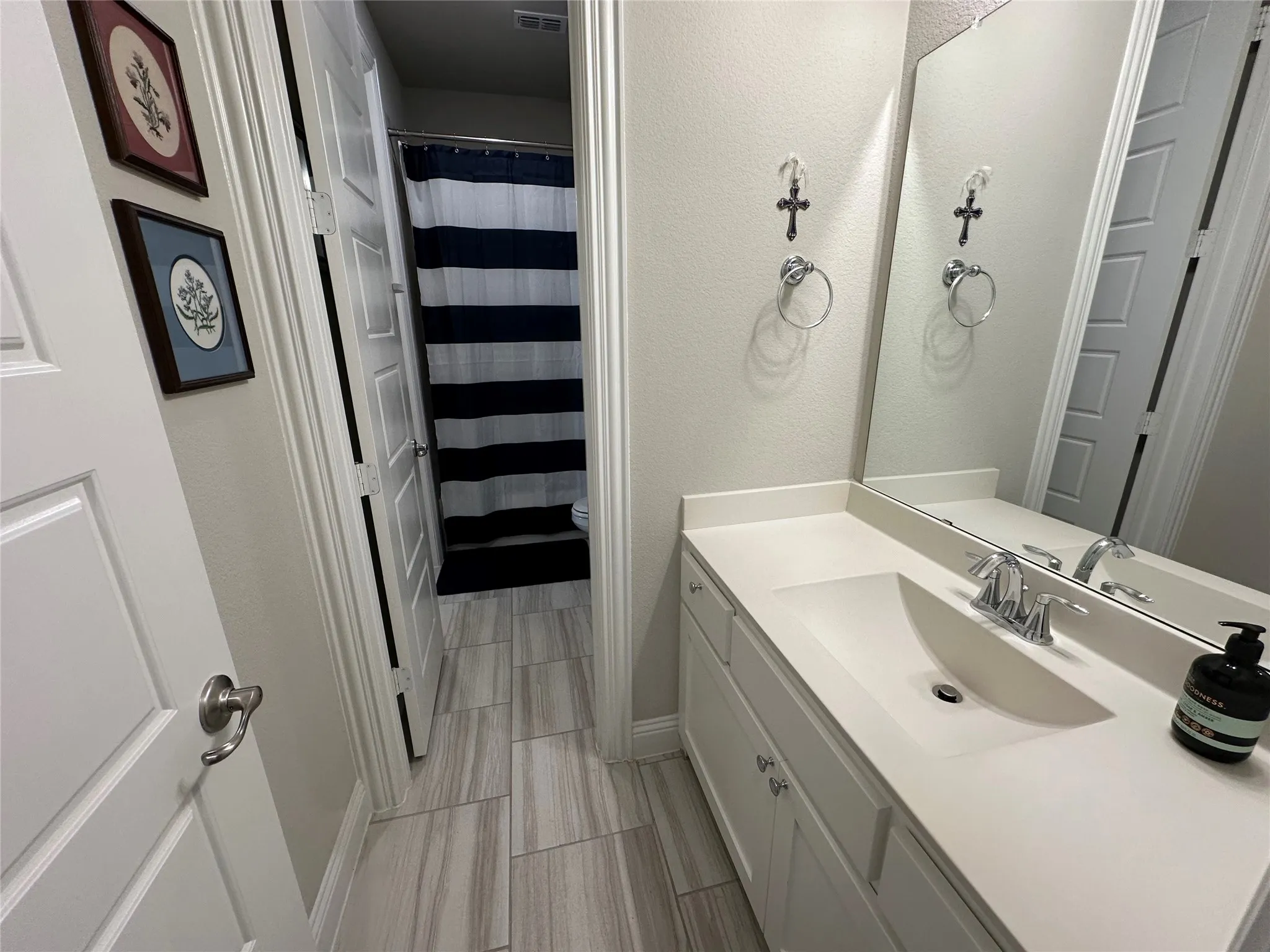 Single Family Residence For Sale in Collin County , 2805 Maverick Way, Celina, Texas 75009, 3 Bedroom, 4 Bathroom, 4 Garage spaces, 2,892 Sqft, built in 2019, mls#21384562, Real Estate Agent in Celina, Homes For Sale in Collin county, Homes For Sale in Celina, Realtor in Celina Texas, Real Estate Brokerage Independent Realty Texas, Luminita Cordes Realtor