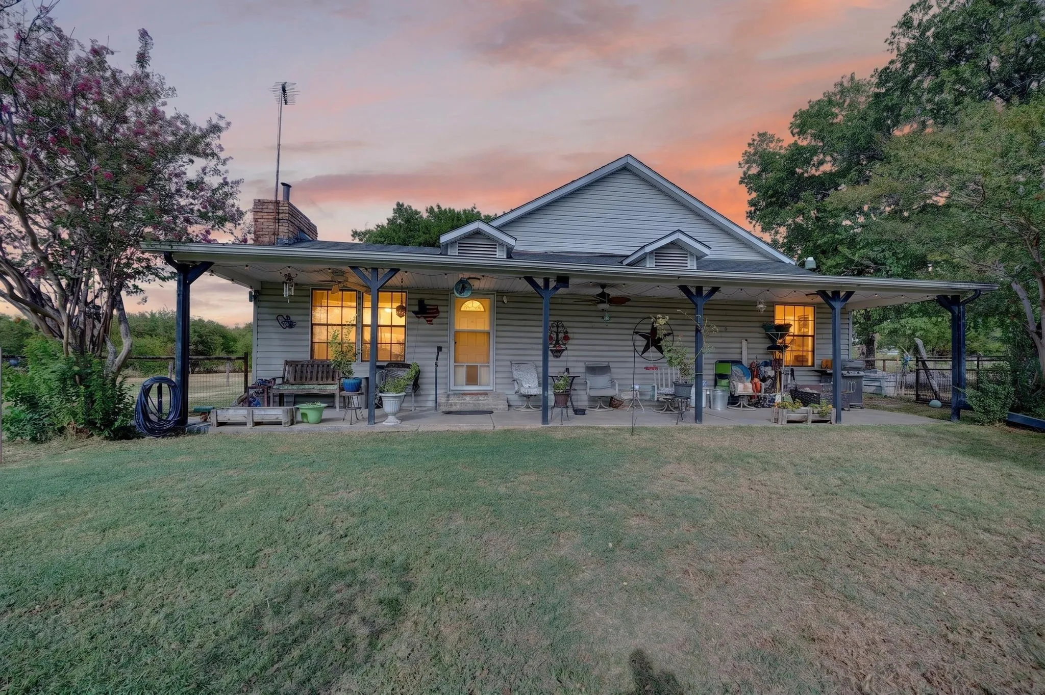 Single Family Residence For Sale in Kaufman County , 15380 Longspur Lane, Terrell, Texas 75160, 3 Bedroom, 3 Bathroom, Garage spaces, 2,048 Sqft, built in 1983, mls#21384843, Real Estate Agent in Terrell, Homes For Sale in Kaufman county, Homes For Sale in Terrell, Realtor in Terrell Texas, Real Estate Brokerage Independent Realty Texas, Luminita Cordes Realtor