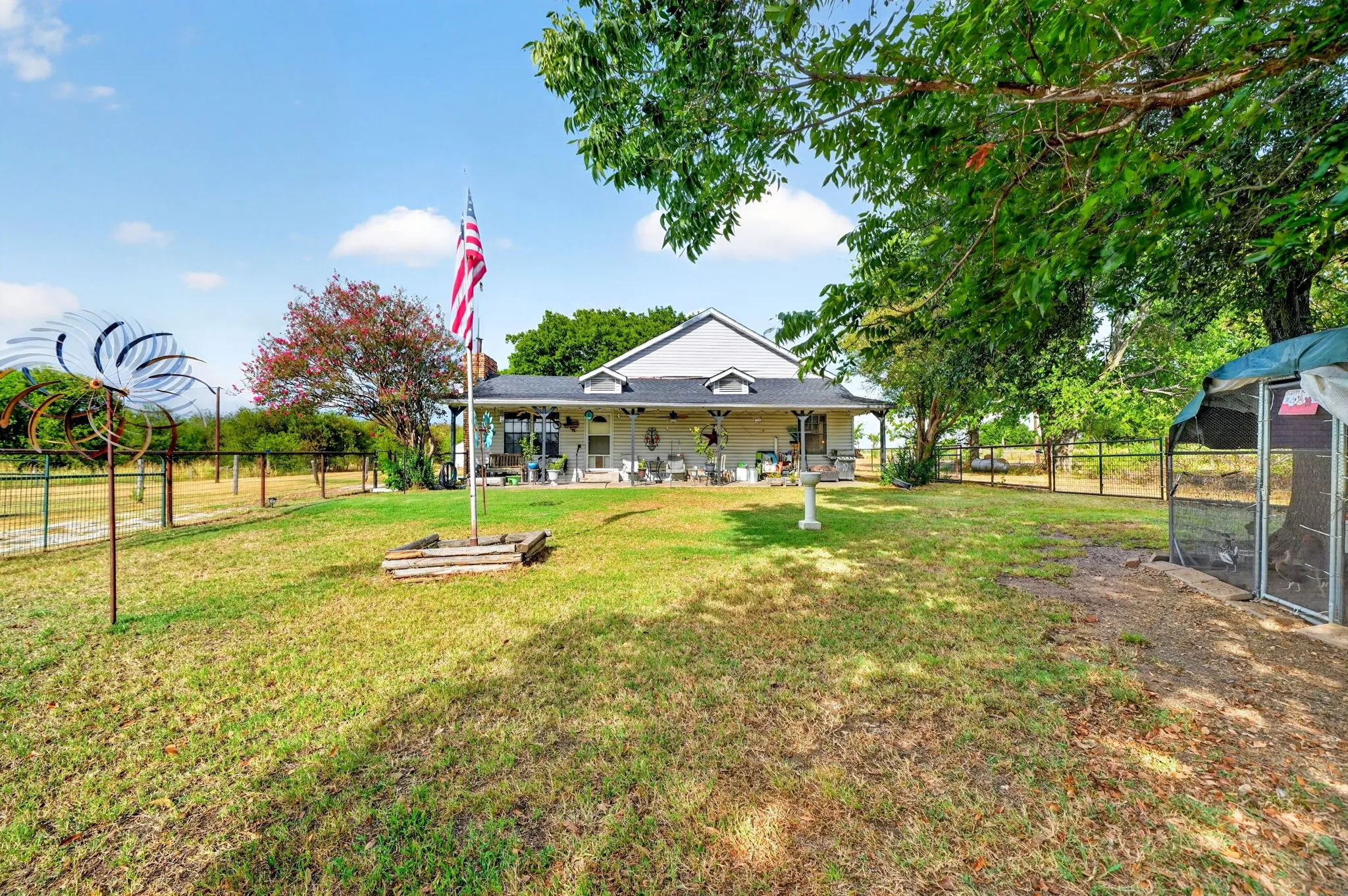 Single Family Residence For Sale in Kaufman County , 15380 Longspur Lane, Terrell, Texas 75160, 3 Bedroom, 3 Bathroom, Garage spaces, 2,048 Sqft, built in 1983, mls#21384843, Real Estate Agent in Terrell, Homes For Sale in Kaufman county, Homes For Sale in Terrell, Realtor in Terrell Texas, Real Estate Brokerage Independent Realty Texas, Luminita Cordes Realtor