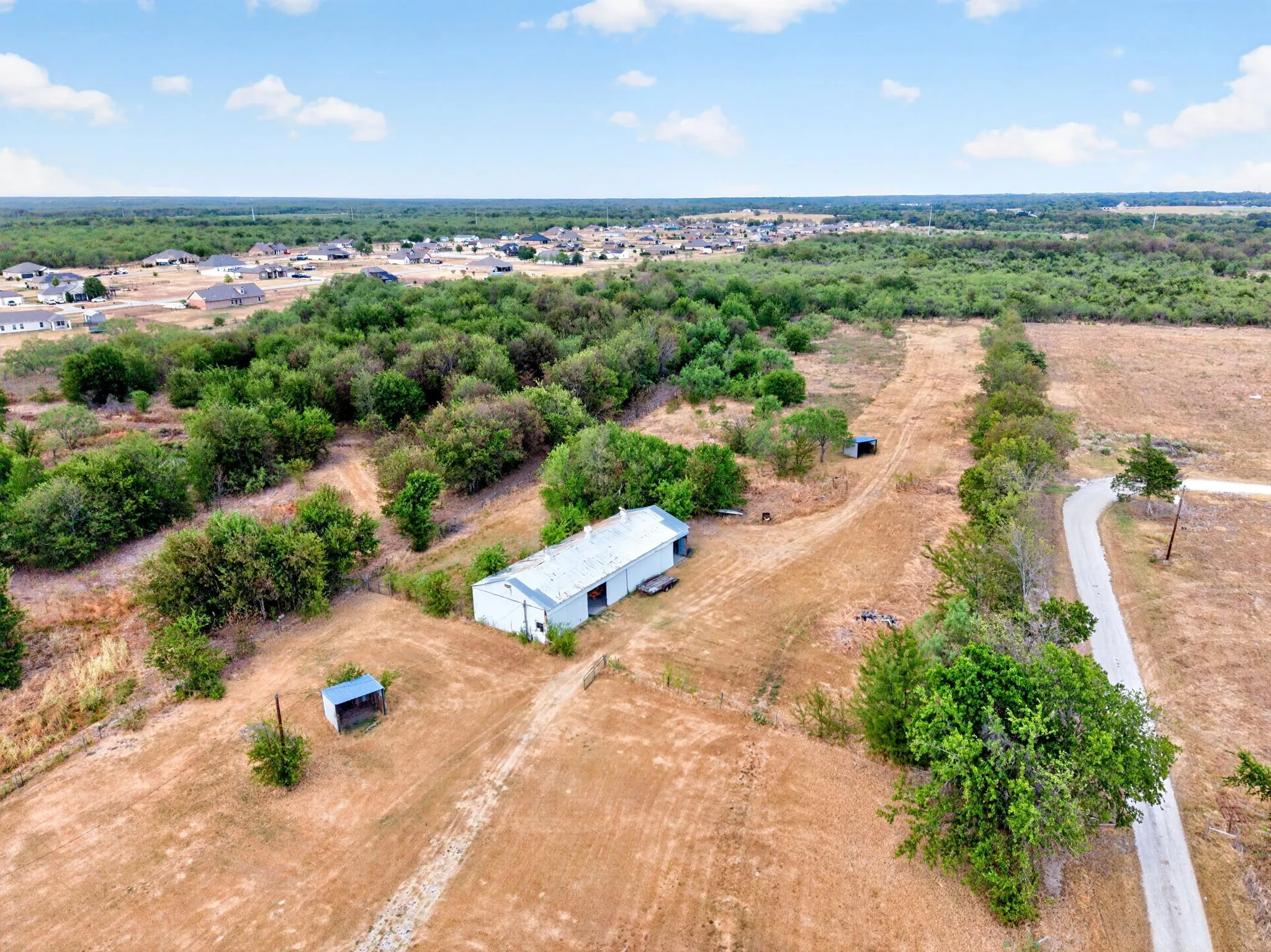 Single Family Residence For Sale in Kaufman County , 15380 Longspur Lane, Terrell, Texas 75160, 3 Bedroom, 3 Bathroom, Garage spaces, 2,048 Sqft, built in 1983, mls#21384843, Real Estate Agent in Terrell, Homes For Sale in Kaufman county, Homes For Sale in Terrell, Realtor in Terrell Texas, Real Estate Brokerage Independent Realty Texas, Luminita Cordes Realtor