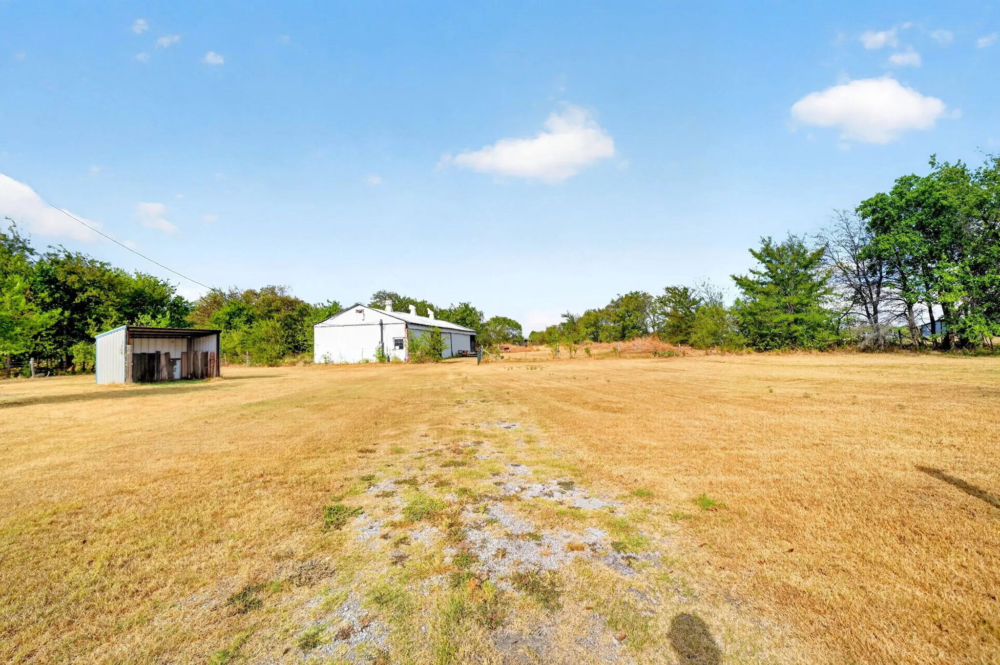 Single Family Residence For Sale in Kaufman County , 15380 Longspur Lane, Terrell, Texas 75160, 3 Bedroom, 3 Bathroom, Garage spaces, 2,048 Sqft, built in 1983, mls#21384843, Real Estate Agent in Terrell, Homes For Sale in Kaufman county, Homes For Sale in Terrell, Realtor in Terrell Texas, Real Estate Brokerage Independent Realty Texas, Luminita Cordes Realtor