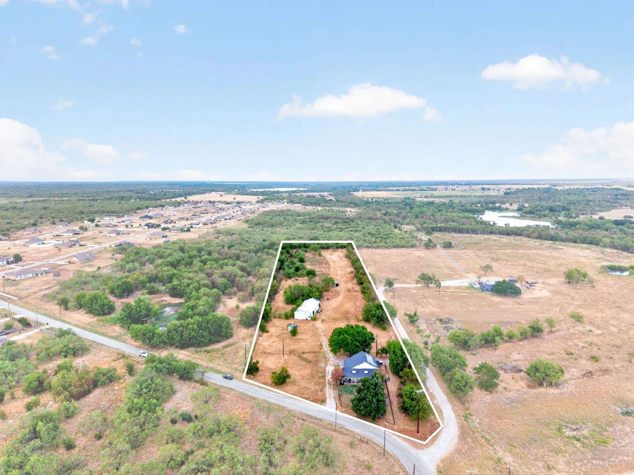 Single Family Residence For Sale in Kaufman County , 15380 Longspur Lane, Terrell, Texas 75160, 3 Bedroom, 3 Bathroom, Garage spaces, 2,048 Sqft, built in 1983, mls#21384843, Real Estate Agent in Terrell, Homes For Sale in Kaufman county, Homes For Sale in Terrell, Realtor in Terrell Texas, Real Estate Brokerage Independent Realty Texas, Luminita Cordes Realtor