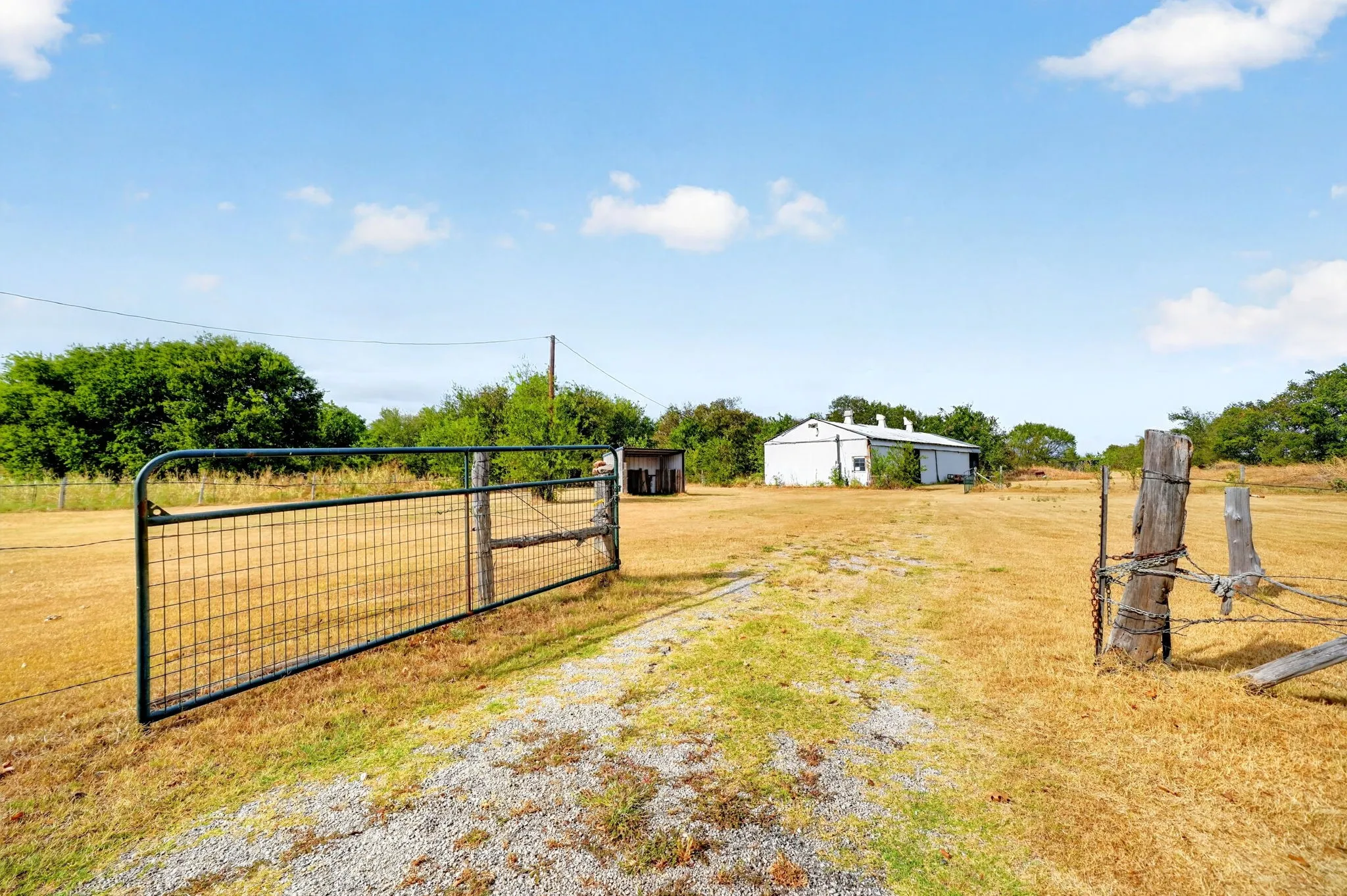 Single Family Residence For Sale in Kaufman County , 15380 Longspur Lane, Terrell, Texas 75160, 3 Bedroom, 3 Bathroom, Garage spaces, 2,048 Sqft, built in 1983, mls#21384843, Real Estate Agent in Terrell, Homes For Sale in Kaufman county, Homes For Sale in Terrell, Realtor in Terrell Texas, Real Estate Brokerage Independent Realty Texas, Luminita Cordes Realtor