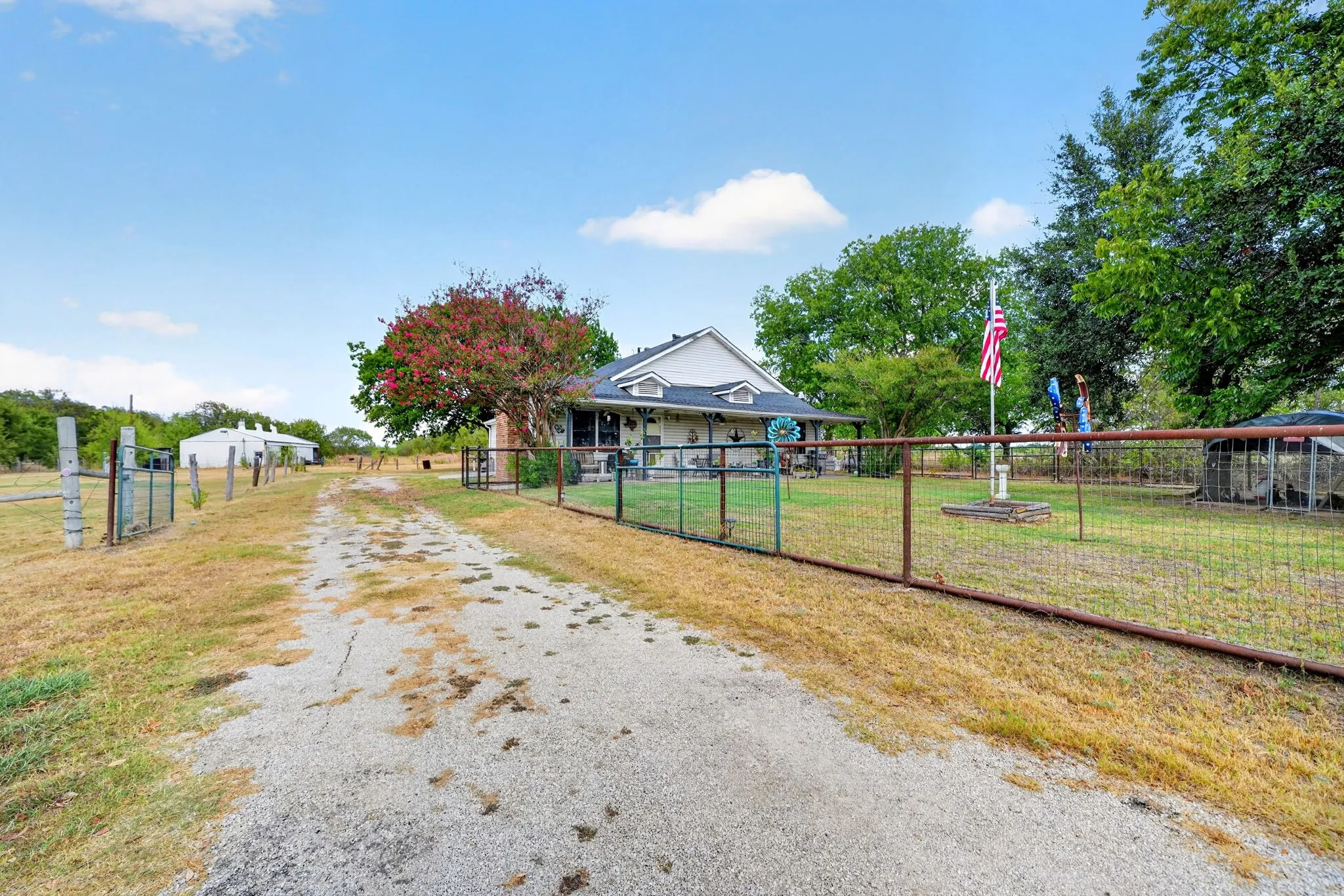 Single Family Residence For Sale in Kaufman County , 15380 Longspur Lane, Terrell, Texas 75160, 3 Bedroom, 3 Bathroom, Garage spaces, 2,048 Sqft, built in 1983, mls#21384843, Real Estate Agent in Terrell, Homes For Sale in Kaufman county, Homes For Sale in Terrell, Realtor in Terrell Texas, Real Estate Brokerage Independent Realty Texas, Luminita Cordes Realtor