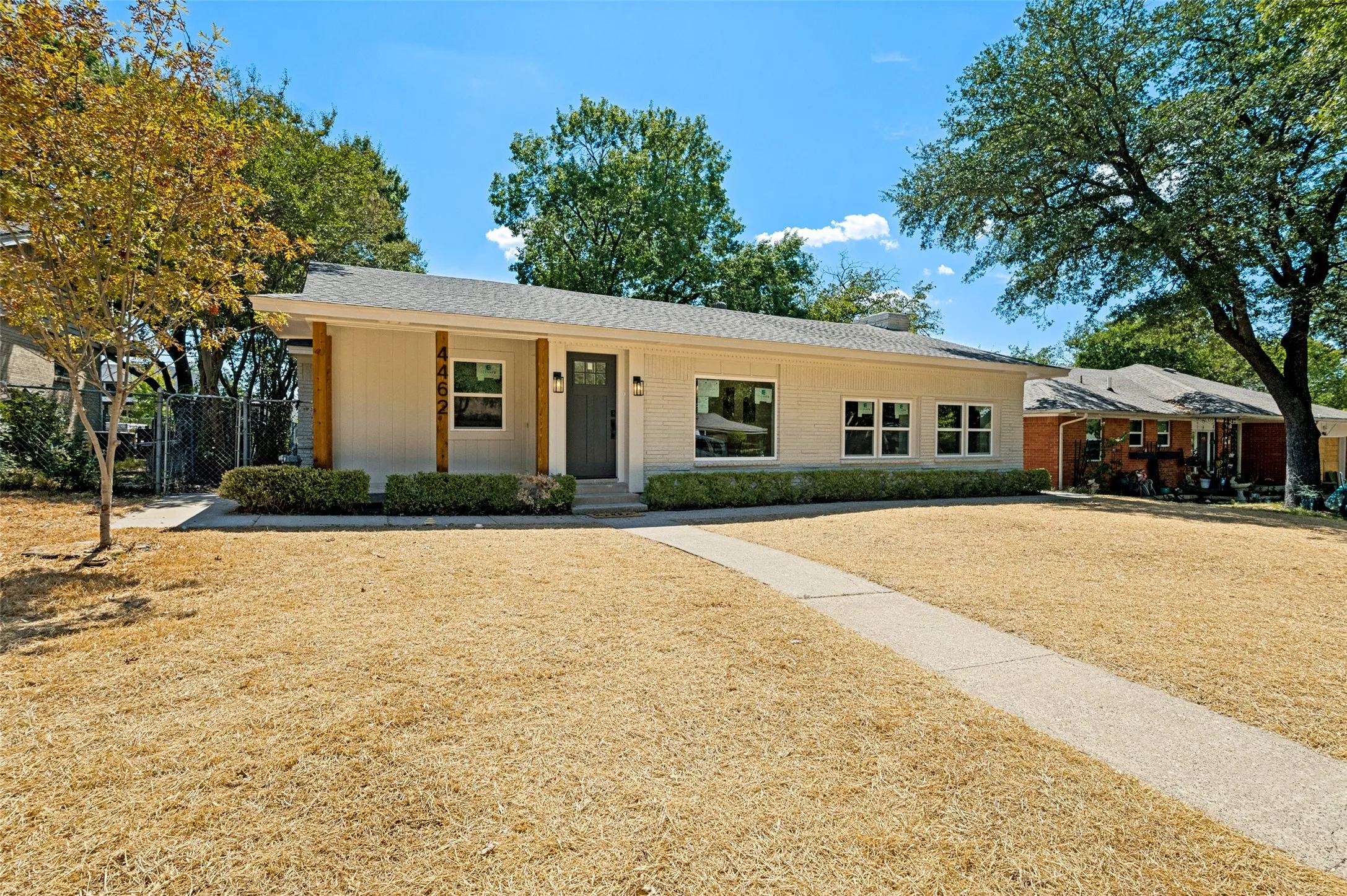 Single Family Residence For Sale in Dallas County , 4462 Preston Circle, Cockrell Hill, Texas 75211, 5 Bedroom, 3 Bathroom, 2 Garage spaces, 2,500 Sqft, built in 1958, mls#21384080, Real Estate Agent in Cockrell Hill, Homes For Sale in Dallas county, Homes For Sale in Cockrell Hill, Realtor in Cockrell Hill Texas, Real Estate Brokerage Independent Realty Texas, Luminita Cordes Realtor