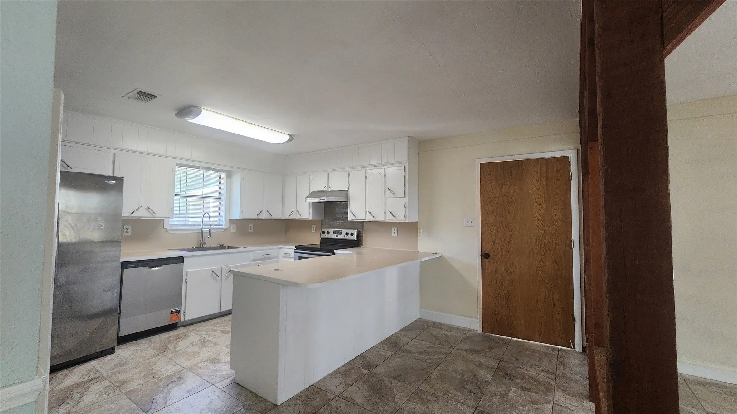 Single Family Residence For Sale in Titus County , 254 County Road 3225, Mt Pleasant, Texas 75455, 4 Bedroom, 2 Bathroom, 2 Garage spaces, 1,894 Sqft, built in 1987, mls#21384701, Real Estate Agent in Mt Pleasant, Homes For Sale in Titus county, Homes For Sale in Mt Pleasant, Realtor in Mt Pleasant Texas, Real Estate Brokerage Independent Realty Texas, Luminita Cordes Realtor