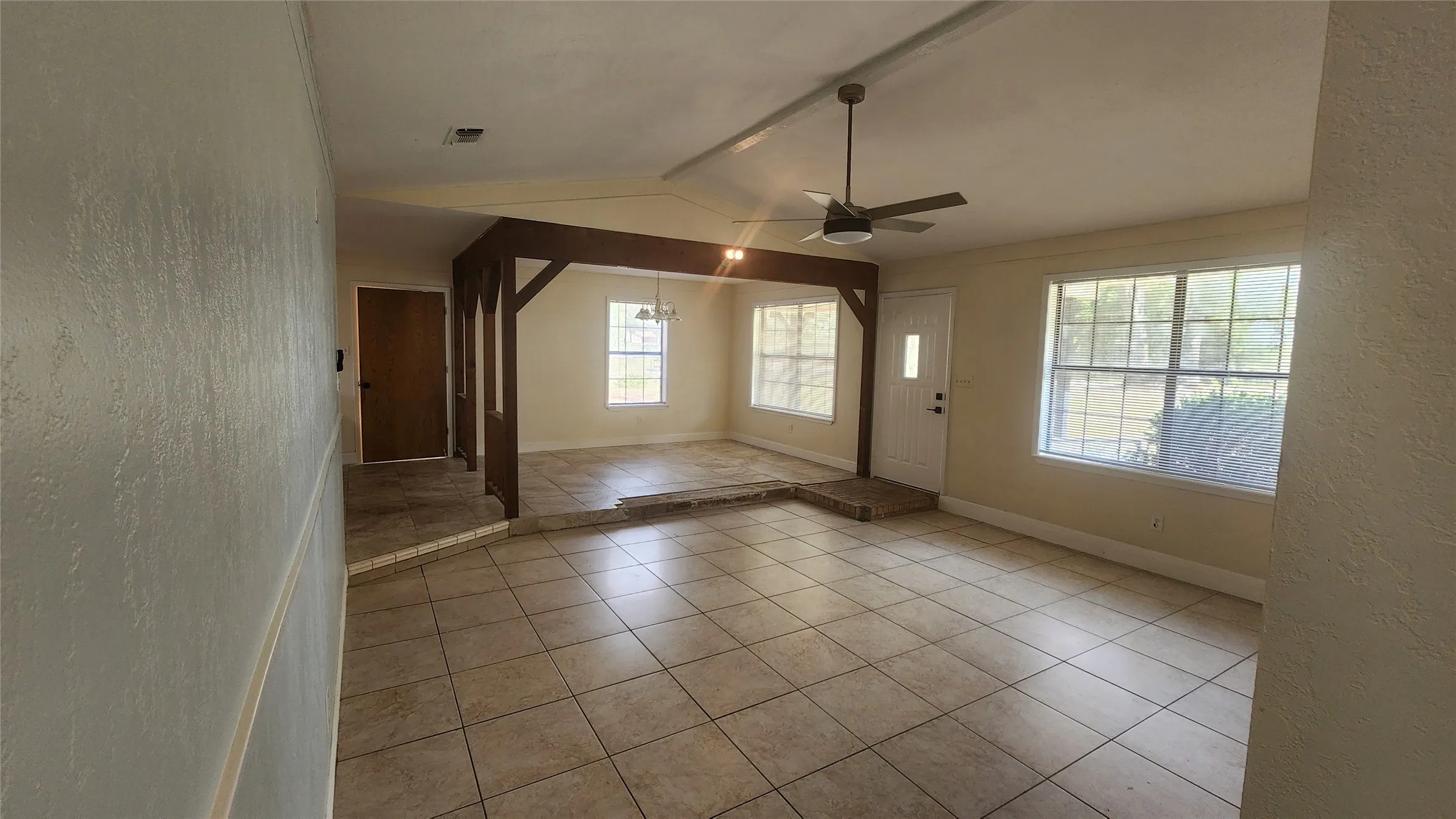 Single Family Residence For Sale in Titus County , 254 County Road 3225, Mt Pleasant, Texas 75455, 4 Bedroom, 2 Bathroom, 2 Garage spaces, 1,894 Sqft, built in 1987, mls#21384701, Real Estate Agent in Mt Pleasant, Homes For Sale in Titus county, Homes For Sale in Mt Pleasant, Realtor in Mt Pleasant Texas, Real Estate Brokerage Independent Realty Texas, Luminita Cordes Realtor