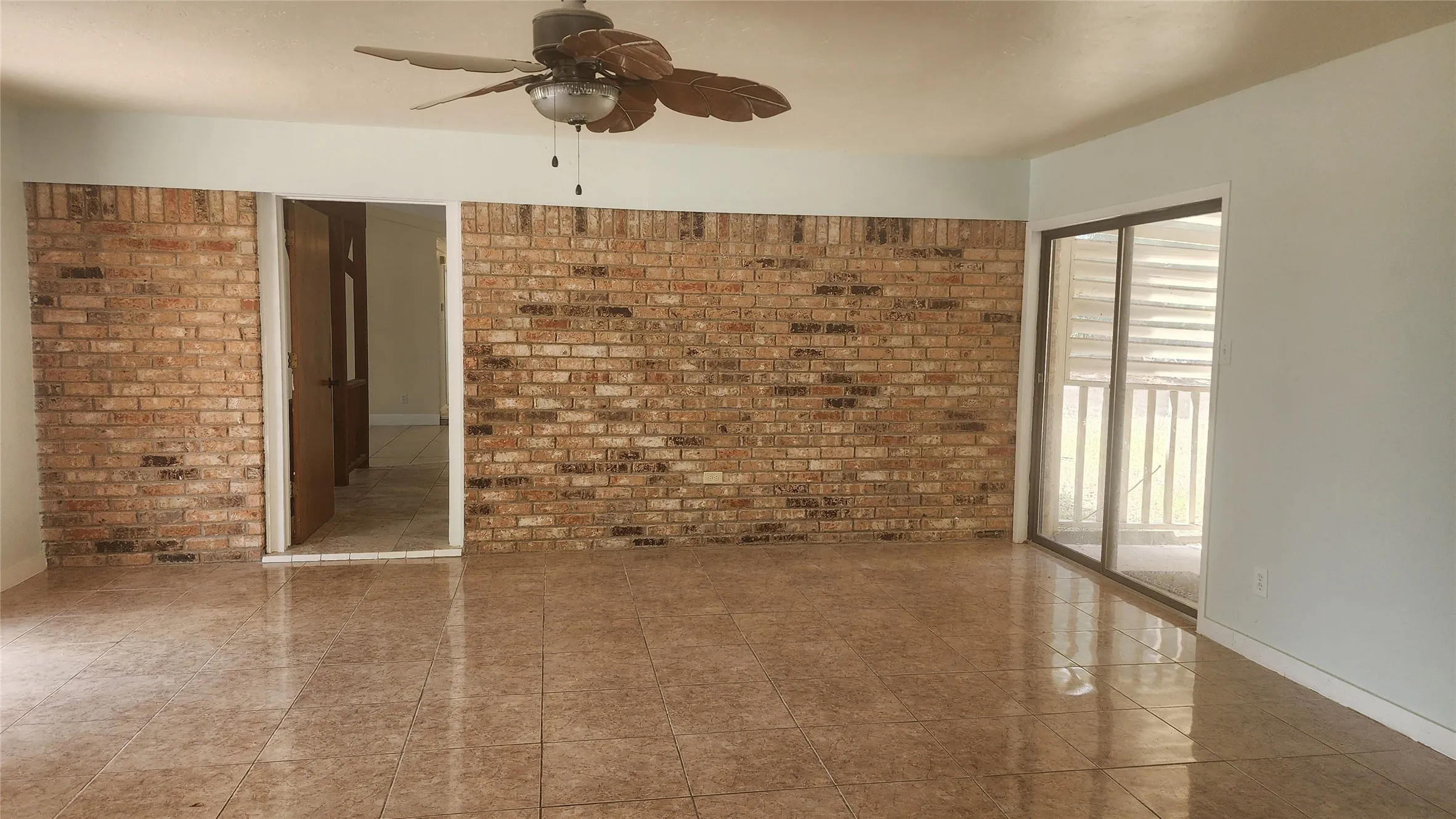 Single Family Residence For Sale in Titus County , 254 County Road 3225, Mt Pleasant, Texas 75455, 4 Bedroom, 2 Bathroom, 2 Garage spaces, 1,894 Sqft, built in 1987, mls#21384701, Real Estate Agent in Mt Pleasant, Homes For Sale in Titus county, Homes For Sale in Mt Pleasant, Realtor in Mt Pleasant Texas, Real Estate Brokerage Independent Realty Texas, Luminita Cordes Realtor