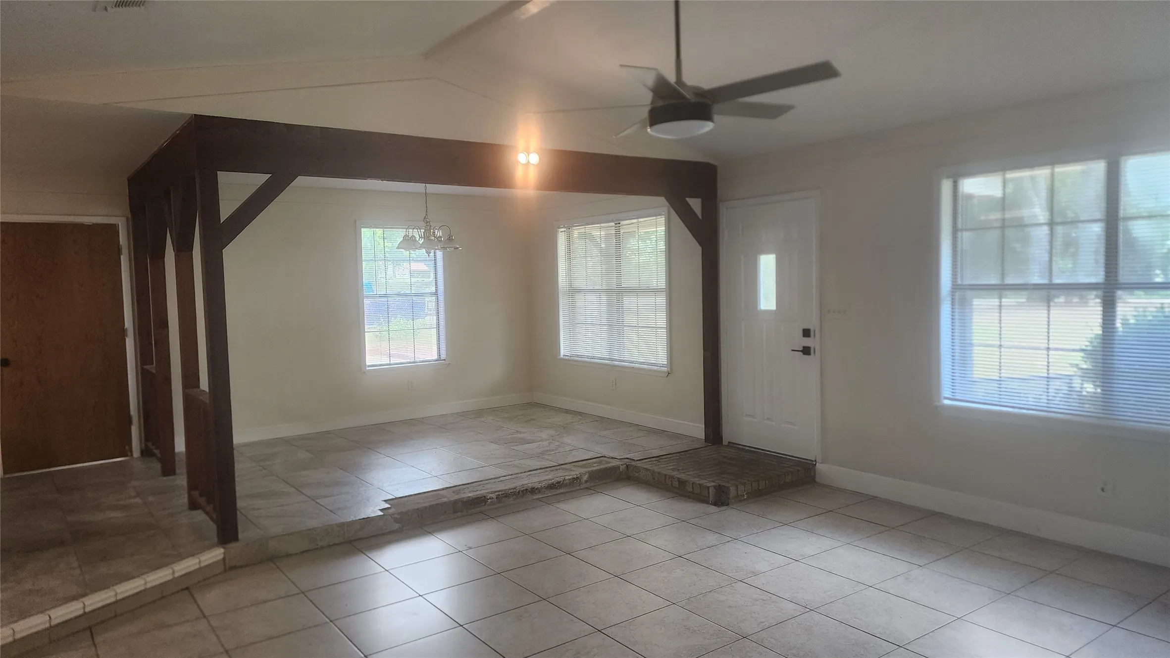 Single Family Residence For Sale in Titus County , 254 County Road 3225, Mt Pleasant, Texas 75455, 4 Bedroom, 2 Bathroom, 2 Garage spaces, 1,894 Sqft, built in 1987, mls#21384701, Real Estate Agent in Mt Pleasant, Homes For Sale in Titus county, Homes For Sale in Mt Pleasant, Realtor in Mt Pleasant Texas, Real Estate Brokerage Independent Realty Texas, Luminita Cordes Realtor