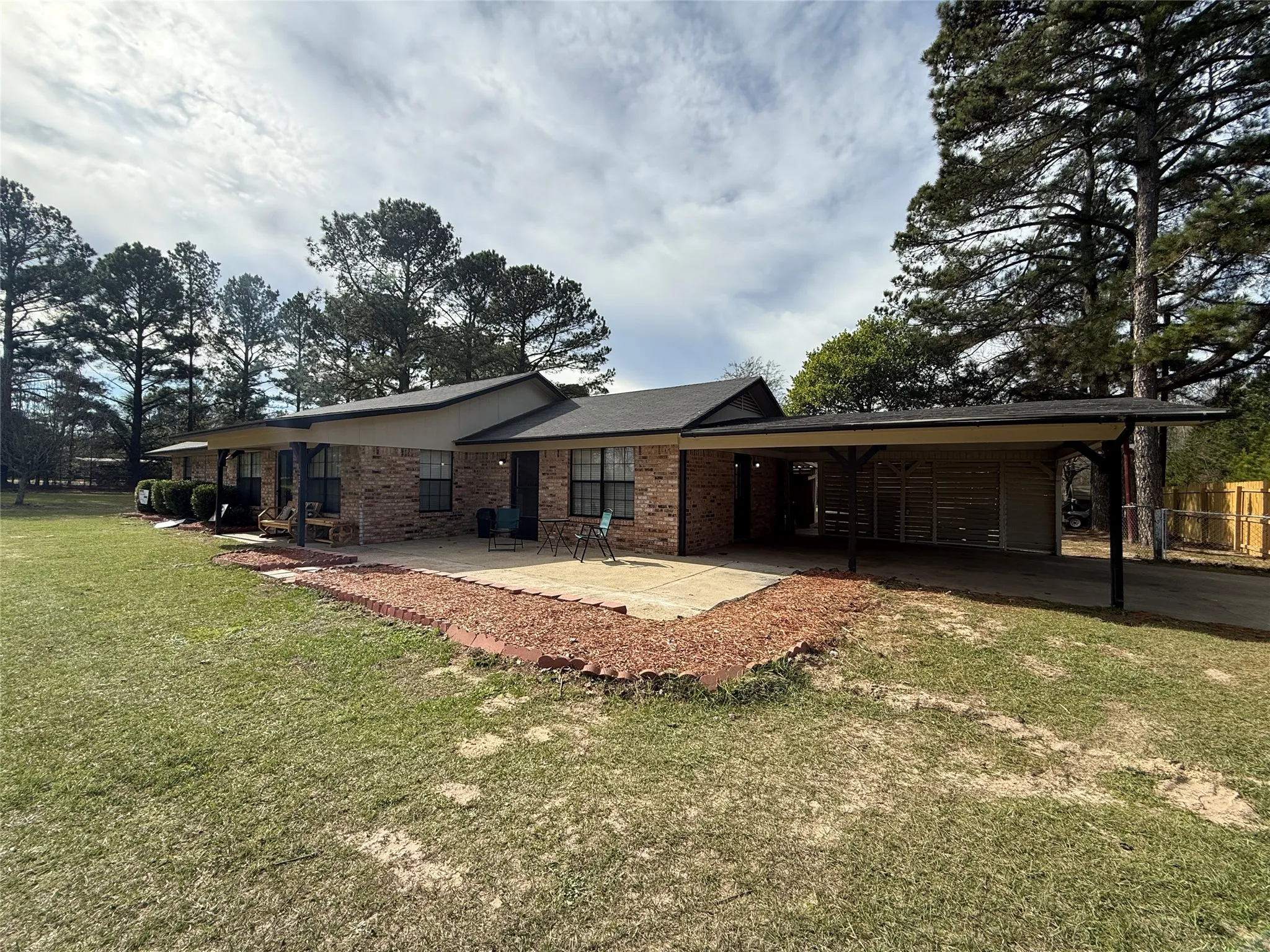 Single Family Residence For Sale in Titus County , 254 County Road 3225, Mt Pleasant, Texas 75455, 4 Bedroom, 2 Bathroom, 2 Garage spaces, 1,894 Sqft, built in 1987, mls#21384701, Real Estate Agent in Mt Pleasant, Homes For Sale in Titus county, Homes For Sale in Mt Pleasant, Realtor in Mt Pleasant Texas, Real Estate Brokerage Independent Realty Texas, Luminita Cordes Realtor