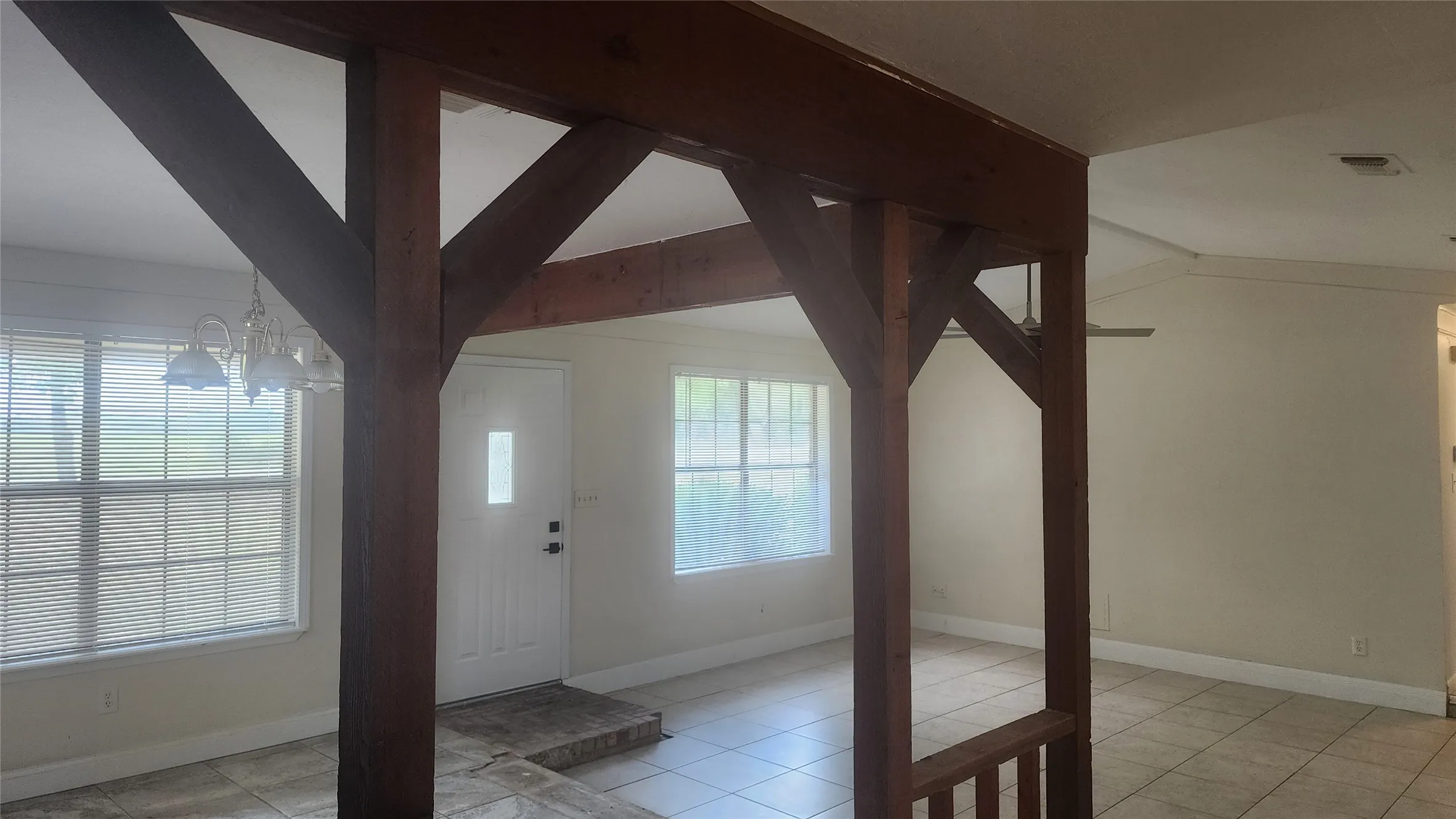 Single Family Residence For Sale in Titus County , 254 County Road 3225, Mt Pleasant, Texas 75455, 4 Bedroom, 2 Bathroom, 2 Garage spaces, 1,894 Sqft, built in 1987, mls#21384701, Real Estate Agent in Mt Pleasant, Homes For Sale in Titus county, Homes For Sale in Mt Pleasant, Realtor in Mt Pleasant Texas, Real Estate Brokerage Independent Realty Texas, Luminita Cordes Realtor
