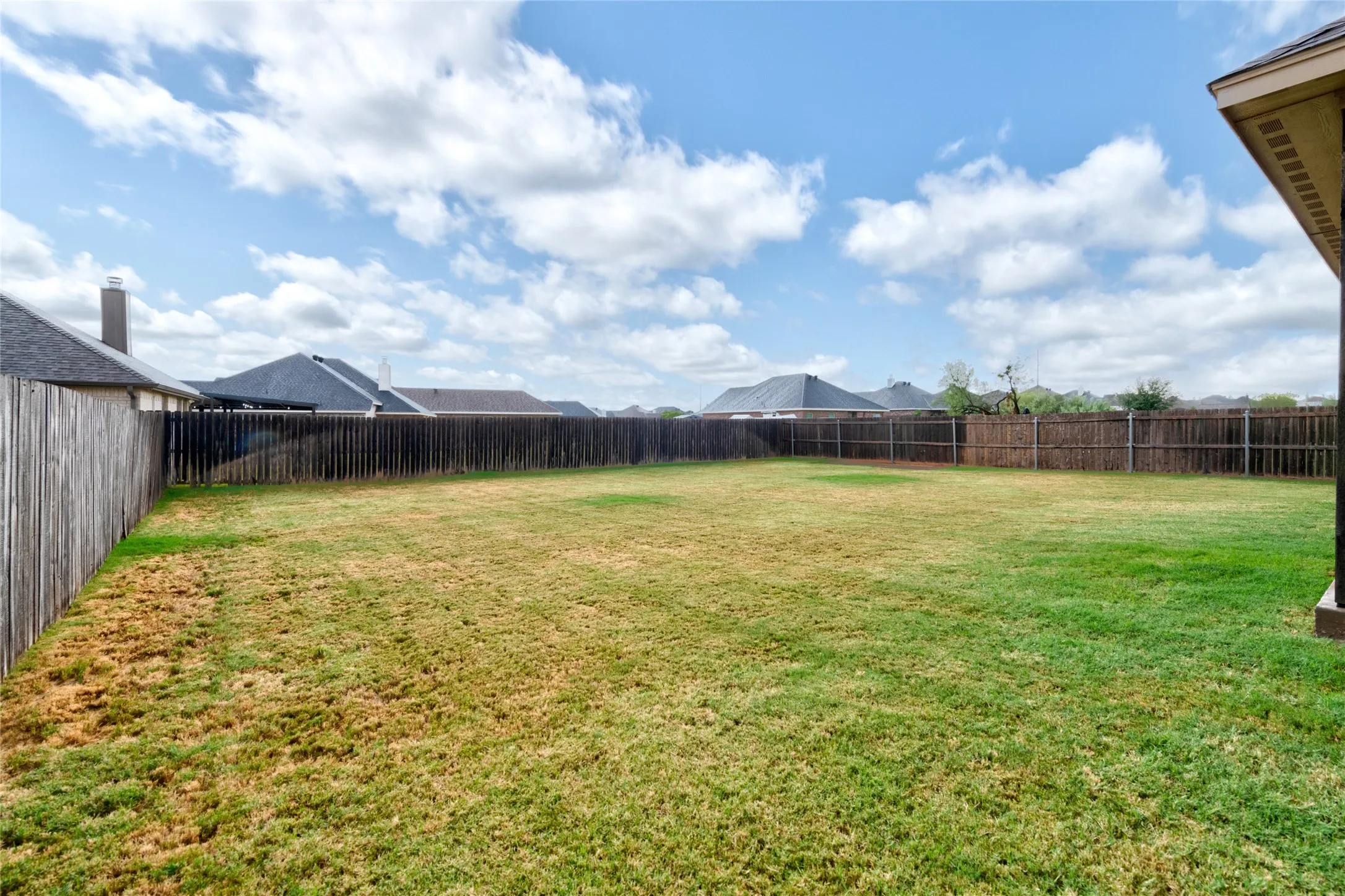 Single Family Residence For Sale in Taylor County , 7313 Tuscany, Abilene, Texas 79606, 4 Bedroom, 2 Bathroom, 2 Garage spaces, 2,028 Sqft, built in 2017, mls#21383351, Real Estate Agent in Abilene, Homes For Sale in Taylor county, Homes For Sale in Abilene, Realtor in Abilene Texas, Real Estate Brokerage Independent Realty Texas, Luminita Cordes Realtor