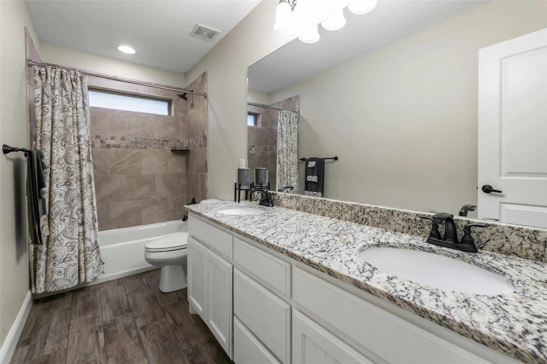 Single Family Residence For Sale in Taylor County , 7313 Tuscany, Abilene, Texas 79606, 4 Bedroom, 2 Bathroom, 2 Garage spaces, 2,028 Sqft, built in 2017, mls#21383351, Real Estate Agent in Abilene, Homes For Sale in Taylor county, Homes For Sale in Abilene, Realtor in Abilene Texas, Real Estate Brokerage Independent Realty Texas, Luminita Cordes Realtor