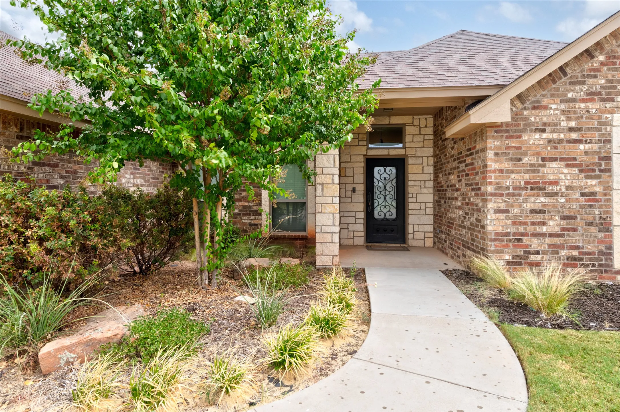 Single Family Residence For Sale in Taylor County , 7313 Tuscany, Abilene, Texas 79606, 4 Bedroom, 2 Bathroom, 2 Garage spaces, 2,028 Sqft, built in 2017, mls#21383351, Real Estate Agent in Abilene, Homes For Sale in Taylor county, Homes For Sale in Abilene, Realtor in Abilene Texas, Real Estate Brokerage Independent Realty Texas, Luminita Cordes Realtor