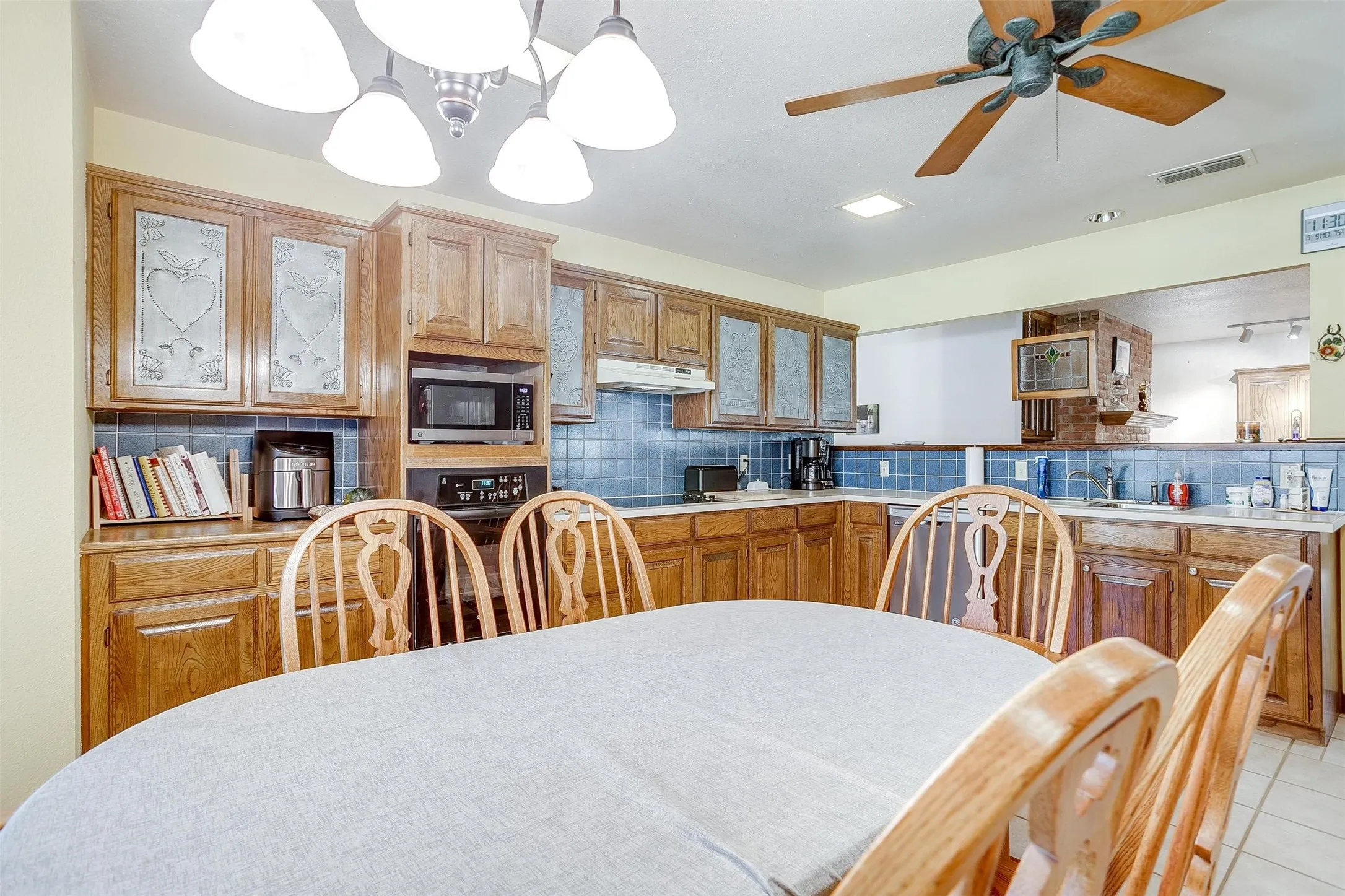 Single Family Residence For Sale in Johnson County , 8621 Ravenswood Road, Granbury, Texas 76049, 4 Bedroom, 3 Bathroom, 3 Garage spaces, 3,042 Sqft, built in 1994, mls#21384765, Real Estate Agent in Granbury, Homes For Sale in Johnson county, Homes For Sale in Granbury, Realtor in Granbury Texas, Real Estate Brokerage Independent Realty Texas, Luminita Cordes Realtor