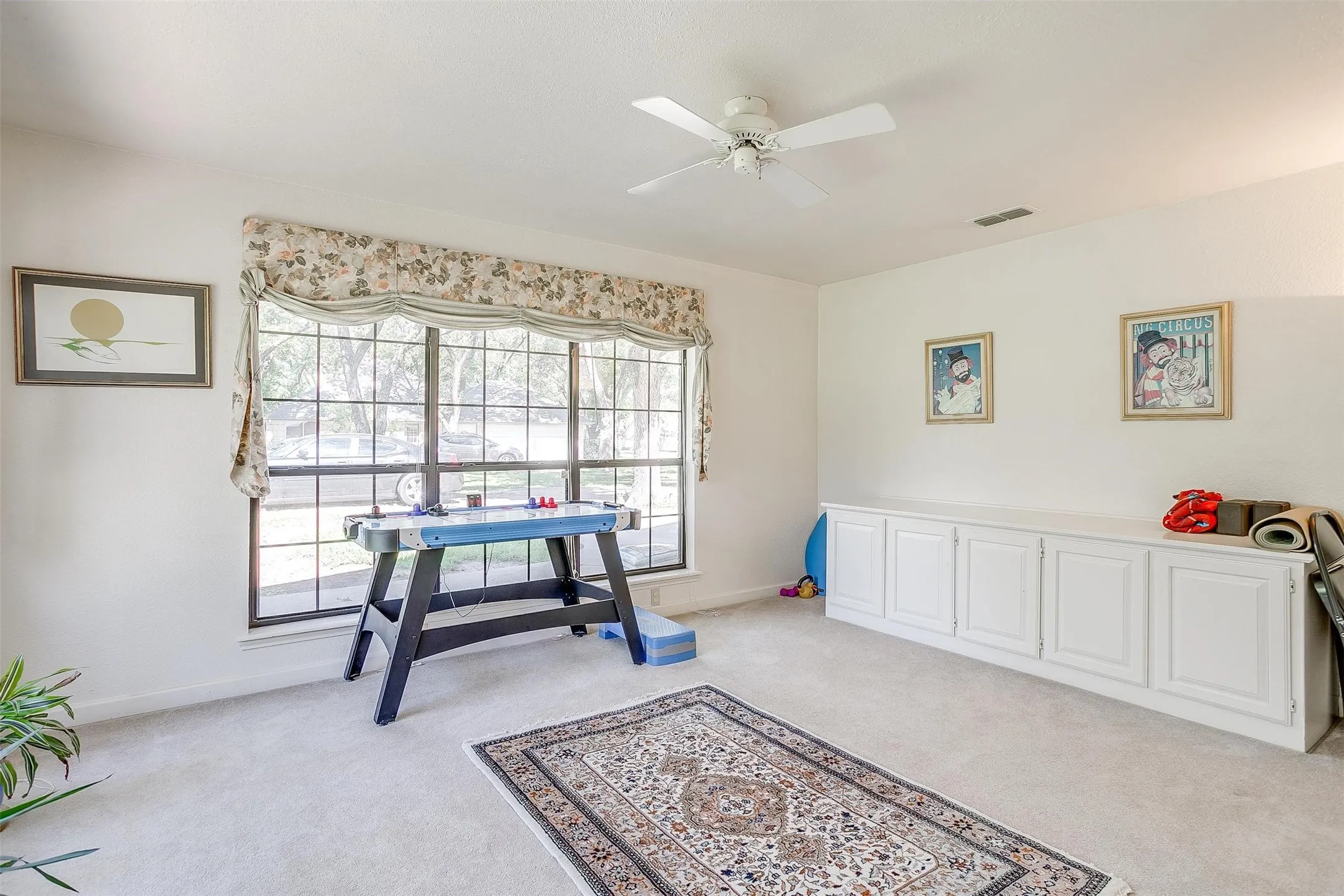 Single Family Residence For Sale in Johnson County , 8621 Ravenswood Road, Granbury, Texas 76049, 4 Bedroom, 3 Bathroom, 3 Garage spaces, 3,042 Sqft, built in 1994, mls#21384765, Real Estate Agent in Granbury, Homes For Sale in Johnson county, Homes For Sale in Granbury, Realtor in Granbury Texas, Real Estate Brokerage Independent Realty Texas, Luminita Cordes Realtor