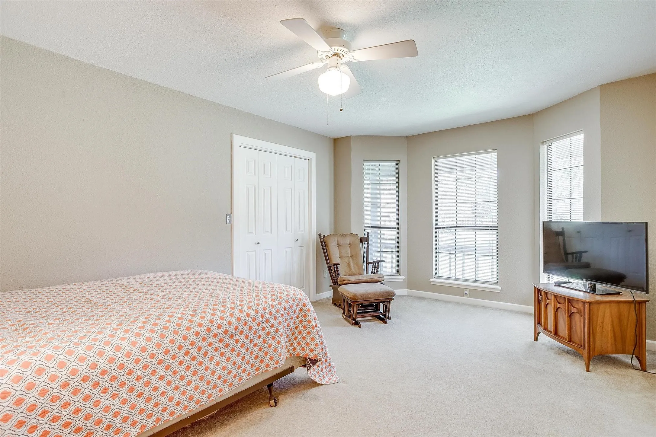 Single Family Residence For Sale in Johnson County , 8621 Ravenswood Road, Granbury, Texas 76049, 4 Bedroom, 3 Bathroom, 3 Garage spaces, 3,042 Sqft, built in 1994, mls#21384765, Real Estate Agent in Granbury, Homes For Sale in Johnson county, Homes For Sale in Granbury, Realtor in Granbury Texas, Real Estate Brokerage Independent Realty Texas, Luminita Cordes Realtor