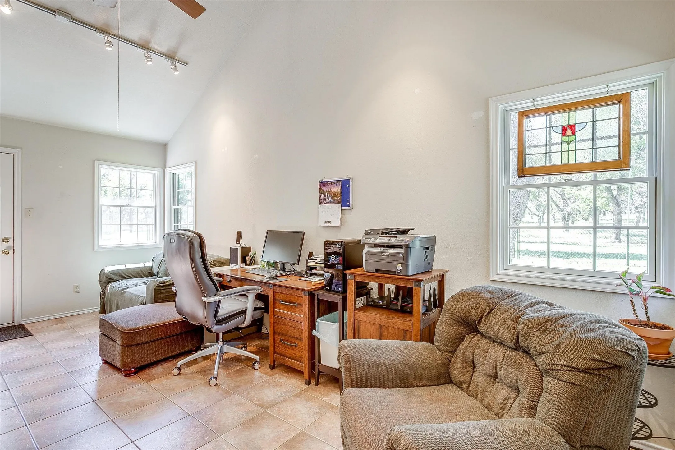 Single Family Residence For Sale in Johnson County , 8621 Ravenswood Road, Granbury, Texas 76049, 4 Bedroom, 3 Bathroom, 3 Garage spaces, 3,042 Sqft, built in 1994, mls#21384765, Real Estate Agent in Granbury, Homes For Sale in Johnson county, Homes For Sale in Granbury, Realtor in Granbury Texas, Real Estate Brokerage Independent Realty Texas, Luminita Cordes Realtor