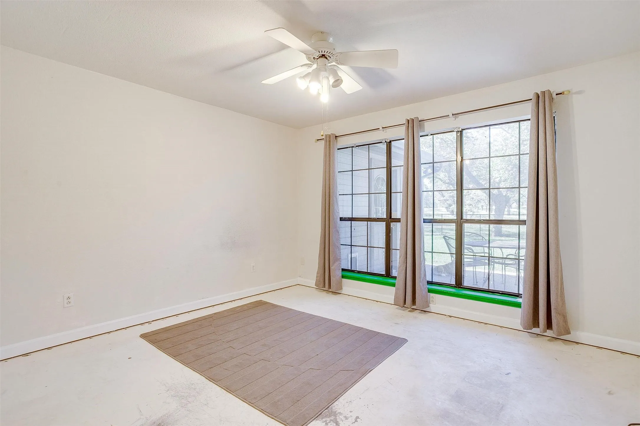 Single Family Residence For Sale in Johnson County , 8621 Ravenswood Road, Granbury, Texas 76049, 4 Bedroom, 3 Bathroom, 3 Garage spaces, 3,042 Sqft, built in 1994, mls#21384765, Real Estate Agent in Granbury, Homes For Sale in Johnson county, Homes For Sale in Granbury, Realtor in Granbury Texas, Real Estate Brokerage Independent Realty Texas, Luminita Cordes Realtor