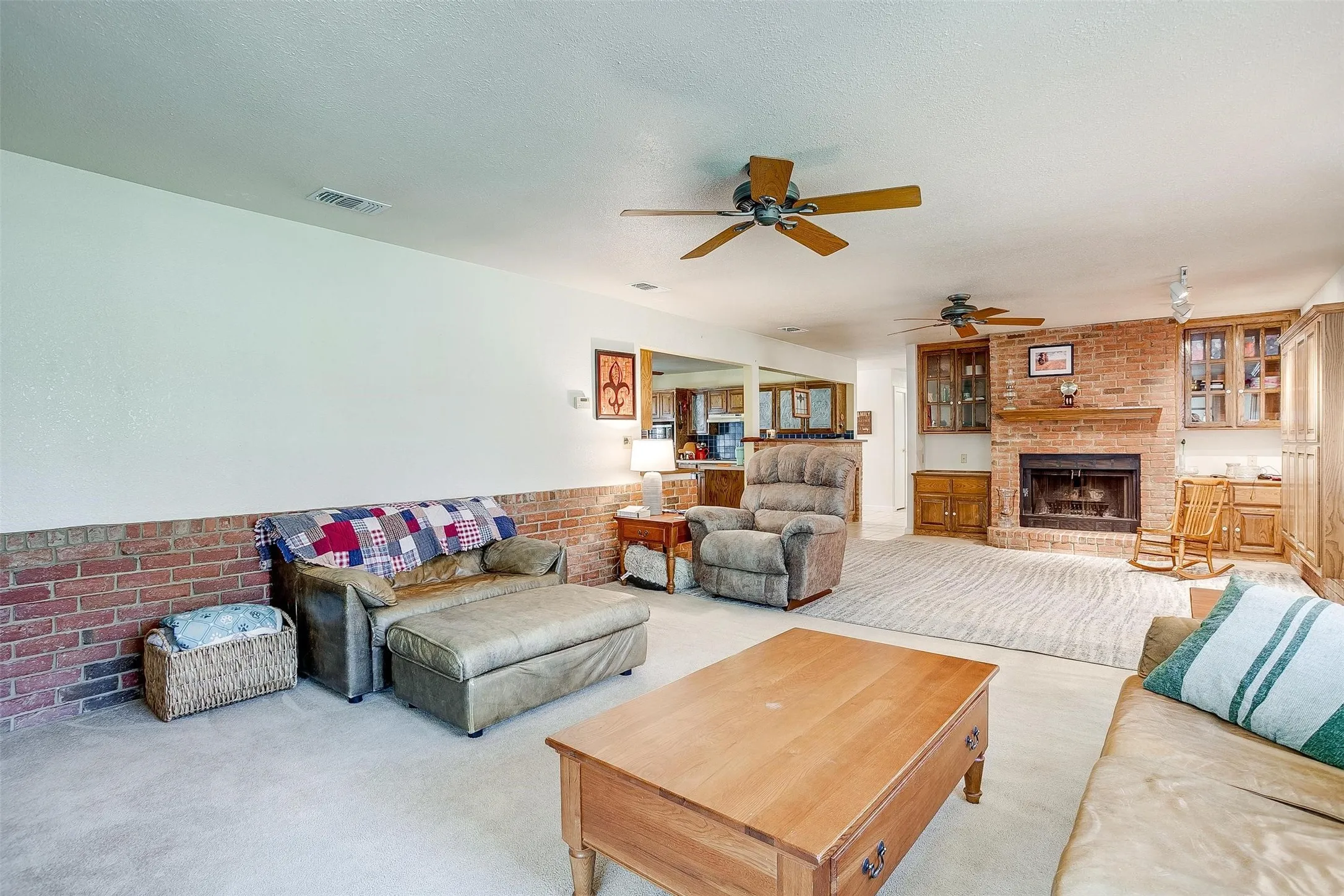 Single Family Residence For Sale in Johnson County , 8621 Ravenswood Road, Granbury, Texas 76049, 4 Bedroom, 3 Bathroom, 3 Garage spaces, 3,042 Sqft, built in 1994, mls#21384765, Real Estate Agent in Granbury, Homes For Sale in Johnson county, Homes For Sale in Granbury, Realtor in Granbury Texas, Real Estate Brokerage Independent Realty Texas, Luminita Cordes Realtor