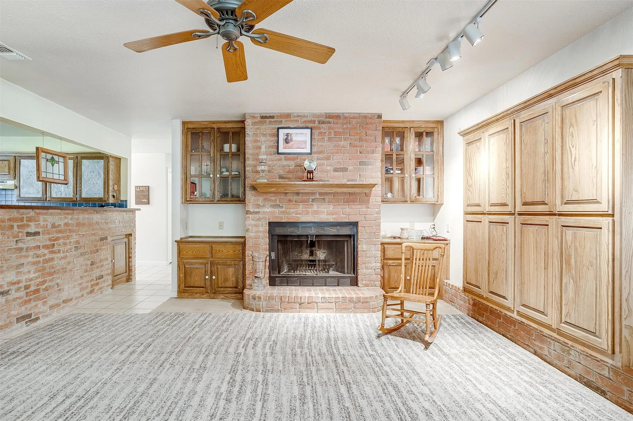 Single Family Residence For Sale in Johnson County , 8621 Ravenswood Road, Granbury, Texas 76049, 4 Bedroom, 3 Bathroom, 3 Garage spaces, 3,042 Sqft, built in 1994, mls#21384765, Real Estate Agent in Granbury, Homes For Sale in Johnson county, Homes For Sale in Granbury, Realtor in Granbury Texas, Real Estate Brokerage Independent Realty Texas, Luminita Cordes Realtor