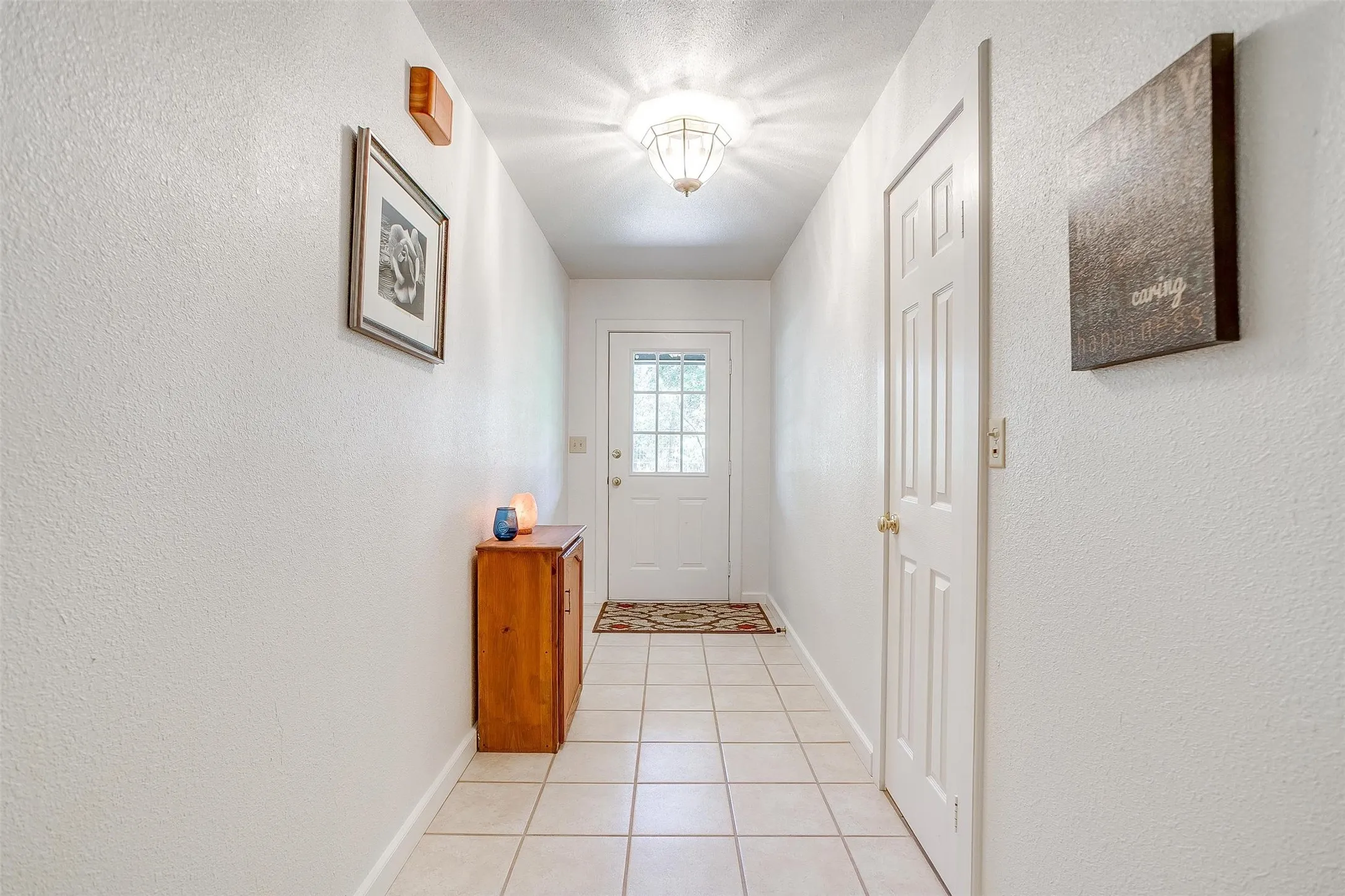 Single Family Residence For Sale in Johnson County , 8621 Ravenswood Road, Granbury, Texas 76049, 4 Bedroom, 3 Bathroom, 3 Garage spaces, 3,042 Sqft, built in 1994, mls#21384765, Real Estate Agent in Granbury, Homes For Sale in Johnson county, Homes For Sale in Granbury, Realtor in Granbury Texas, Real Estate Brokerage Independent Realty Texas, Luminita Cordes Realtor