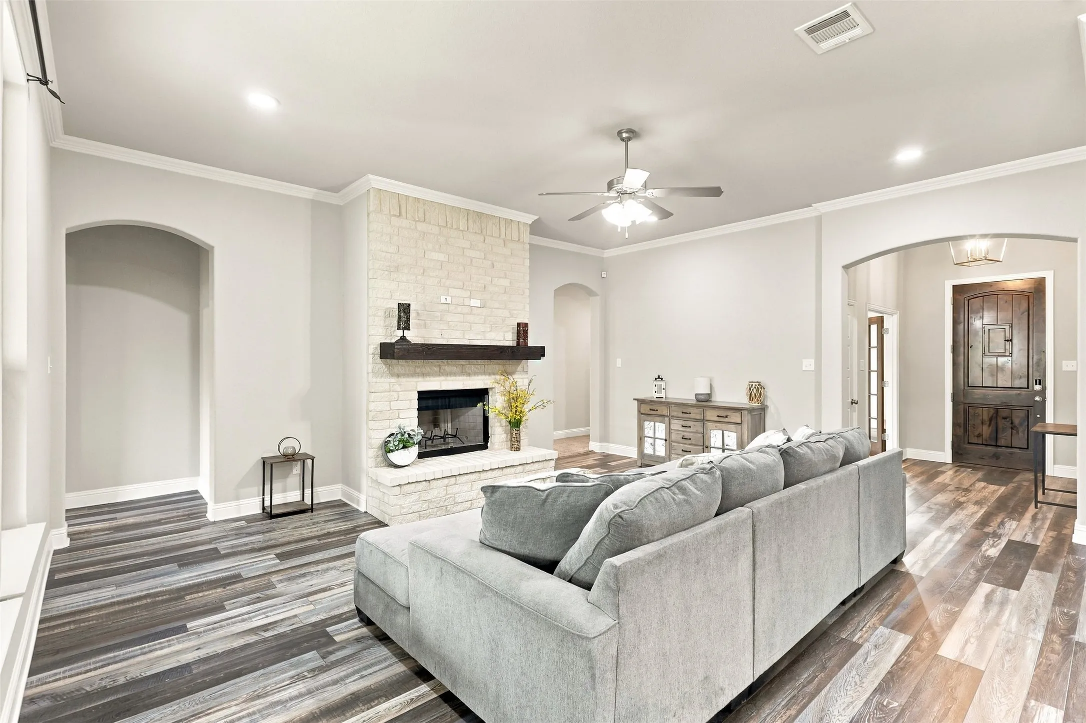 Single Family Residence For Sale in Parker County , 127 Preakness Drive, Willow Park, Texas 76087, 4 Bedroom, 4 Bathroom, 2 Garage spaces, 2,761 Sqft, built in 2018, mls#21384828, Real Estate Agent in Willow Park, Homes For Sale in Parker county, Homes For Sale in Willow Park, Realtor in Willow Park Texas, Real Estate Brokerage Independent Realty Texas, Luminita Cordes Realtor