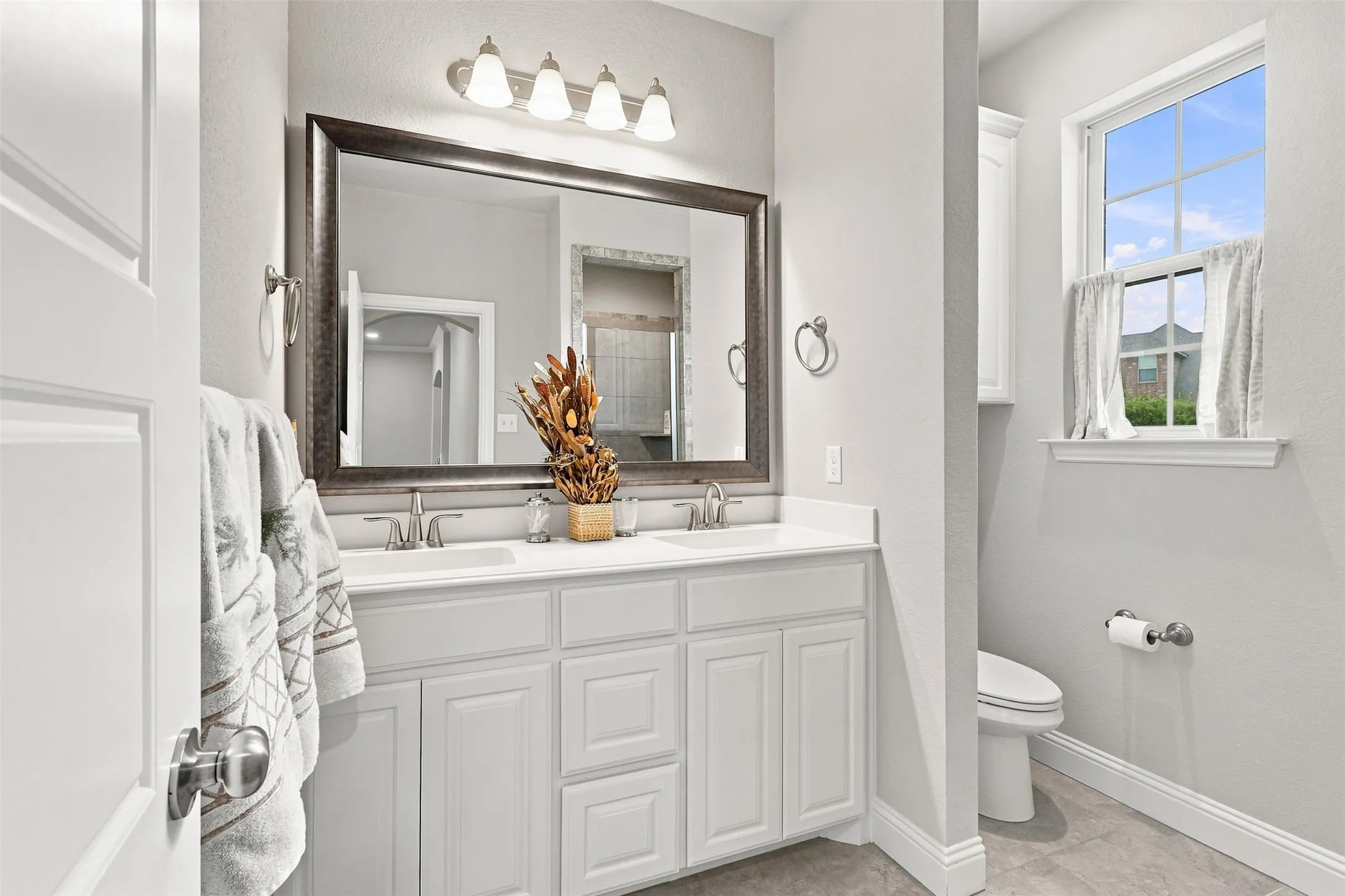Single Family Residence For Sale in Parker County , 127 Preakness Drive, Willow Park, Texas 76087, 4 Bedroom, 4 Bathroom, 2 Garage spaces, 2,761 Sqft, built in 2018, mls#21384828, Real Estate Agent in Willow Park, Homes For Sale in Parker county, Homes For Sale in Willow Park, Realtor in Willow Park Texas, Real Estate Brokerage Independent Realty Texas, Luminita Cordes Realtor