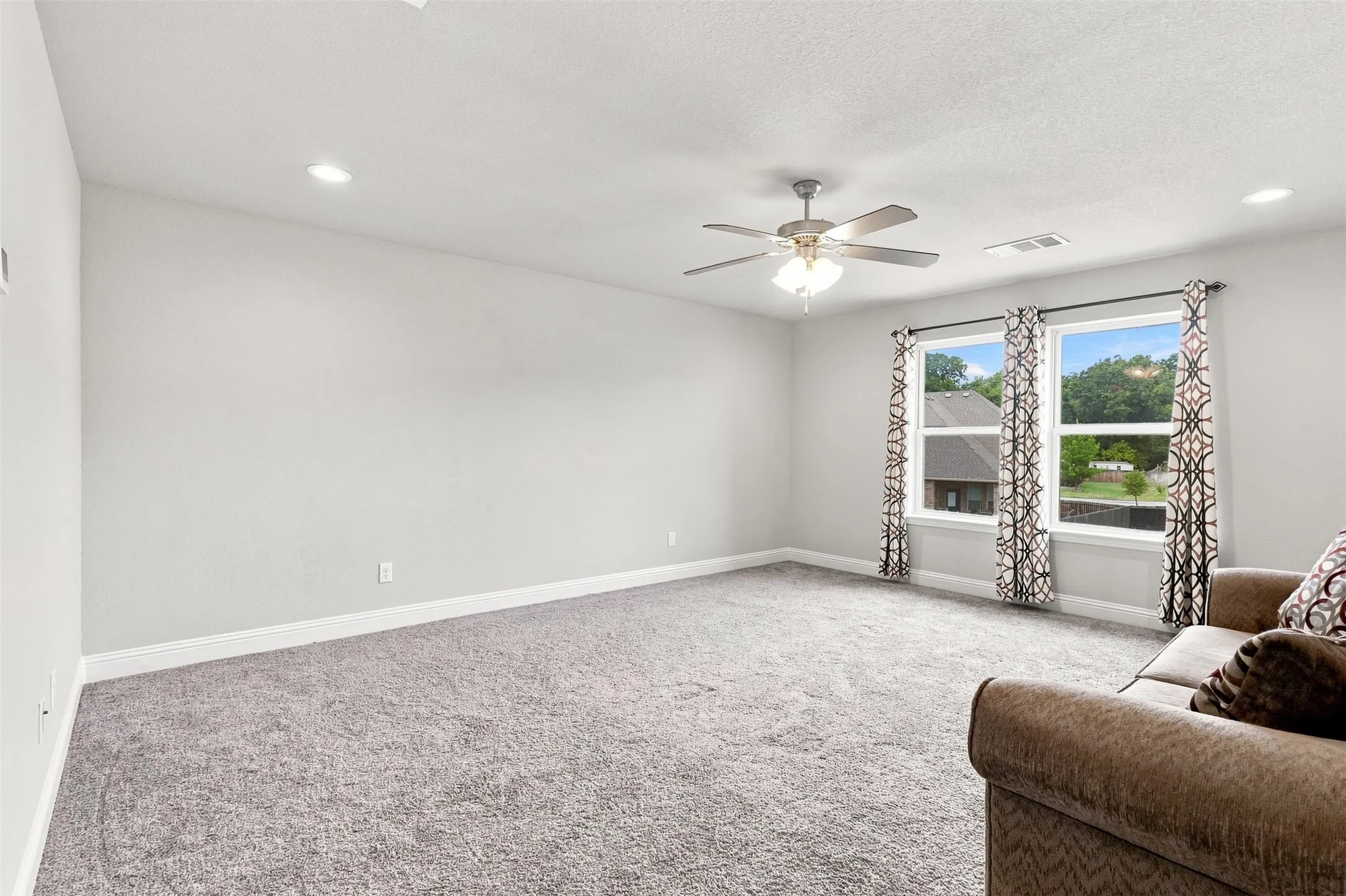 Single Family Residence For Sale in Parker County , 127 Preakness Drive, Willow Park, Texas 76087, 4 Bedroom, 4 Bathroom, 2 Garage spaces, 2,761 Sqft, built in 2018, mls#21384828, Real Estate Agent in Willow Park, Homes For Sale in Parker county, Homes For Sale in Willow Park, Realtor in Willow Park Texas, Real Estate Brokerage Independent Realty Texas, Luminita Cordes Realtor