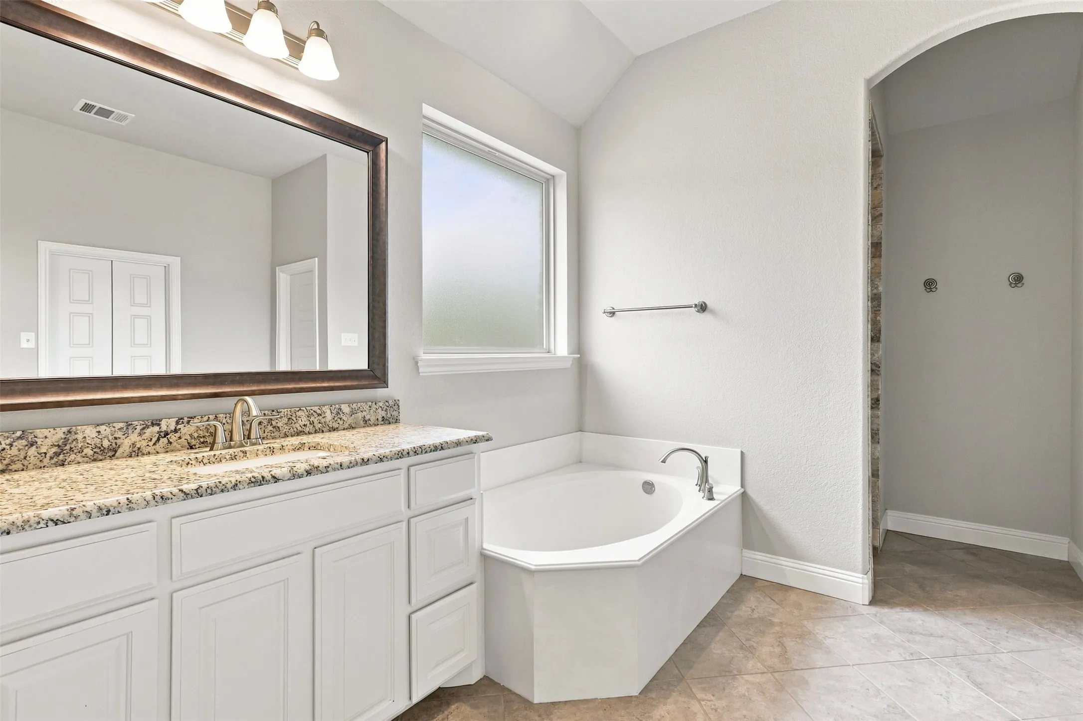 Single Family Residence For Sale in Parker County , 127 Preakness Drive, Willow Park, Texas 76087, 4 Bedroom, 4 Bathroom, 2 Garage spaces, 2,761 Sqft, built in 2018, mls#21384828, Real Estate Agent in Willow Park, Homes For Sale in Parker county, Homes For Sale in Willow Park, Realtor in Willow Park Texas, Real Estate Brokerage Independent Realty Texas, Luminita Cordes Realtor