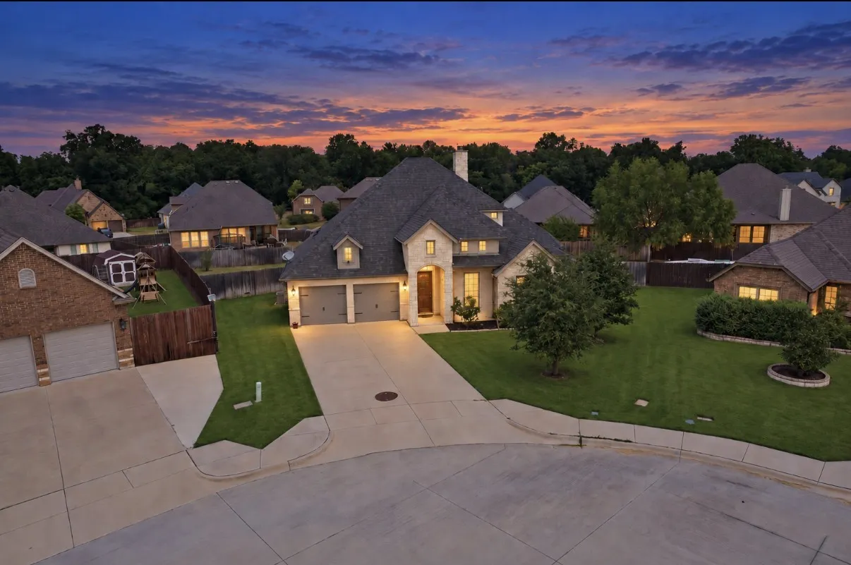 Single Family Residence For Sale in Parker County , 127 Preakness Drive, Willow Park, Texas 76087, 4 Bedroom, 4 Bathroom, 2 Garage spaces, 2,761 Sqft, built in 2018, mls#21384828, Real Estate Agent in Willow Park, Homes For Sale in Parker county, Homes For Sale in Willow Park, Realtor in Willow Park Texas, Real Estate Brokerage Independent Realty Texas, Luminita Cordes Realtor
